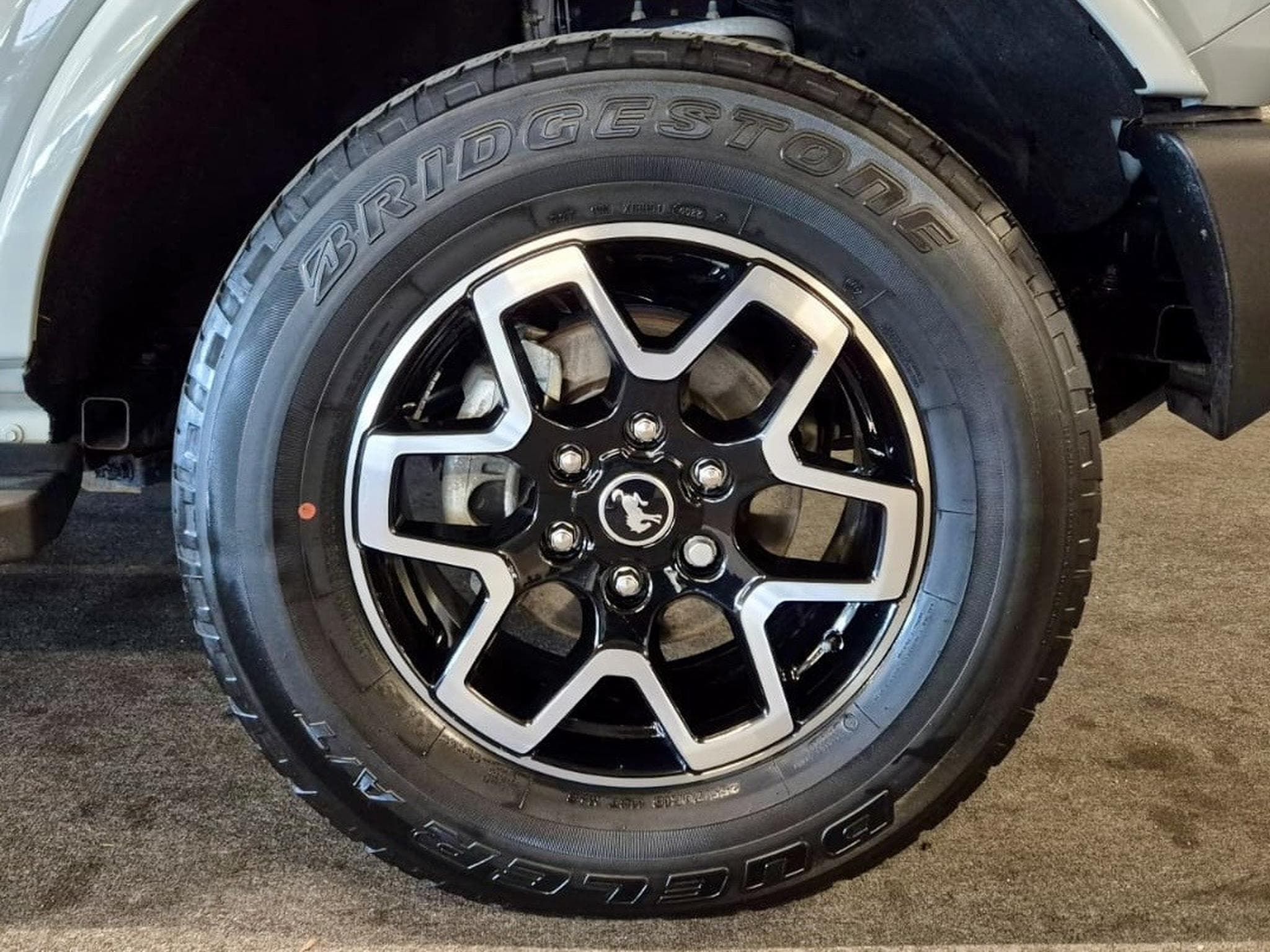 Ford Bronco 2.7i V6 OUTER BANKS BANG OLUFSEN CUIR NAVI (2023) - Photo 12
