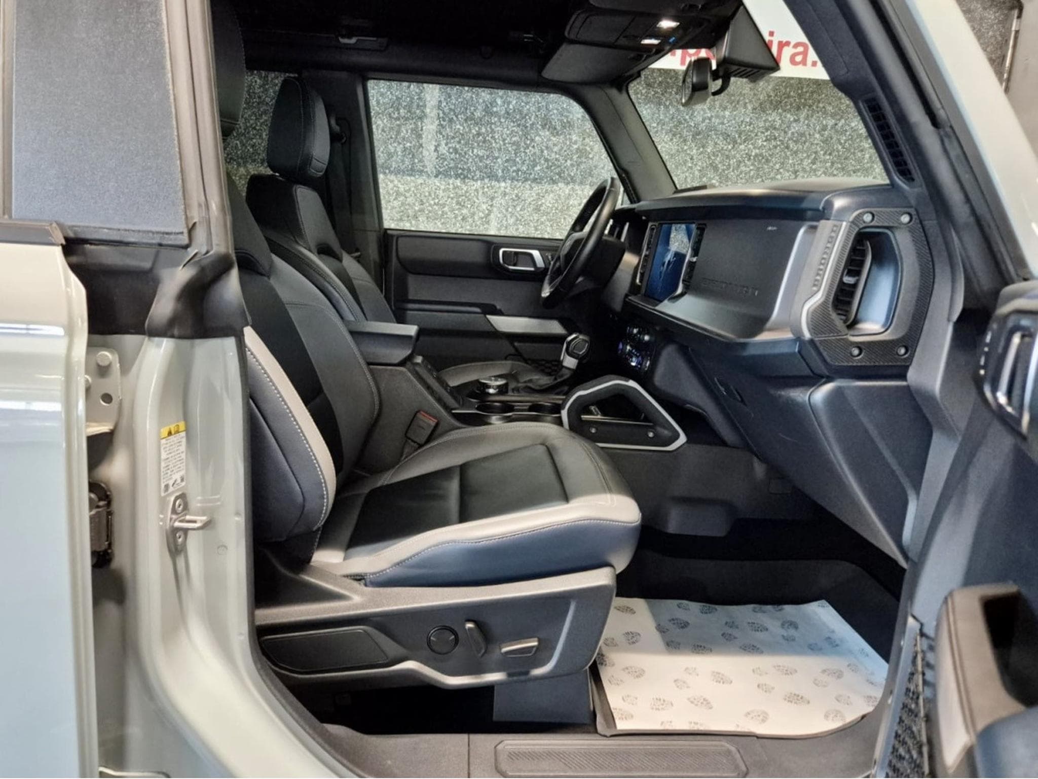 Ford Bronco 2.7i V6 OUTER BANKS BANG OLUFSEN CUIR NAVI (2023) - Photo 4
