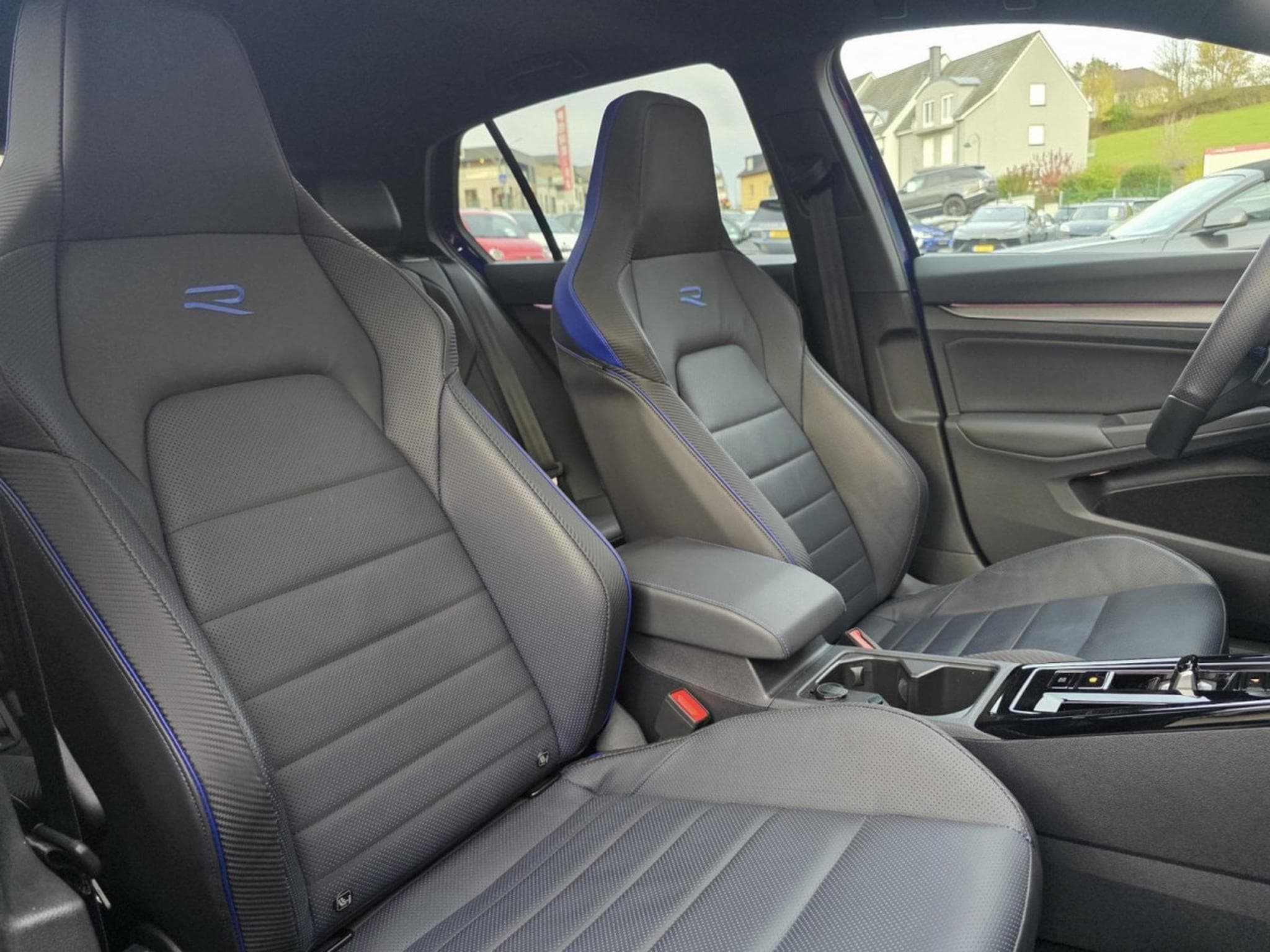 VW Golf R 2.0 TSI FACELIFT BLACK EDITION HEAD UP HARMAN KARDON PANO (2025) - Photo 4