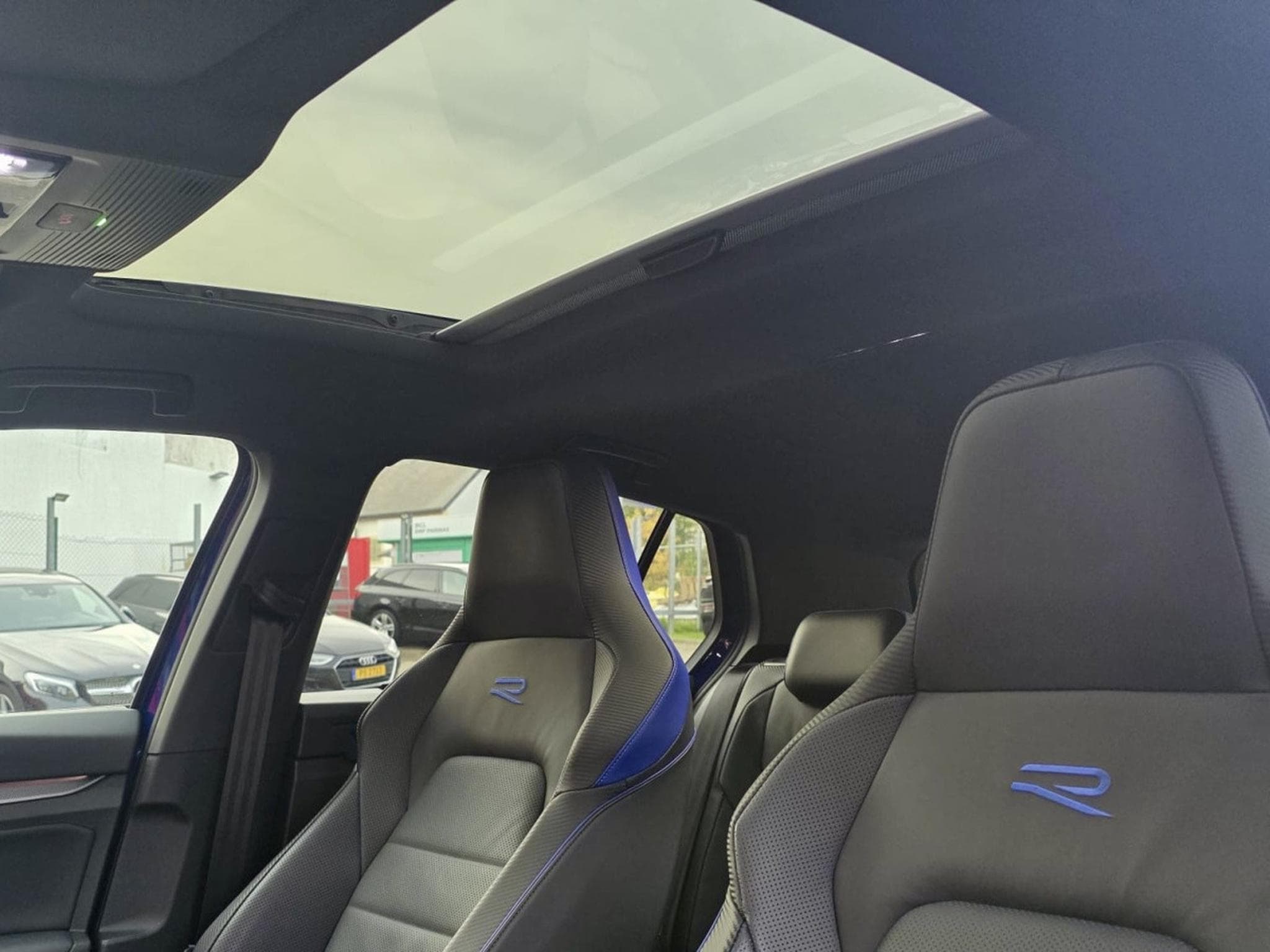 VW Golf R 2.0 TSI FACELIFT BLACK EDITION HEAD UP HARMAN KARDON PANO (2025) - Photo 5