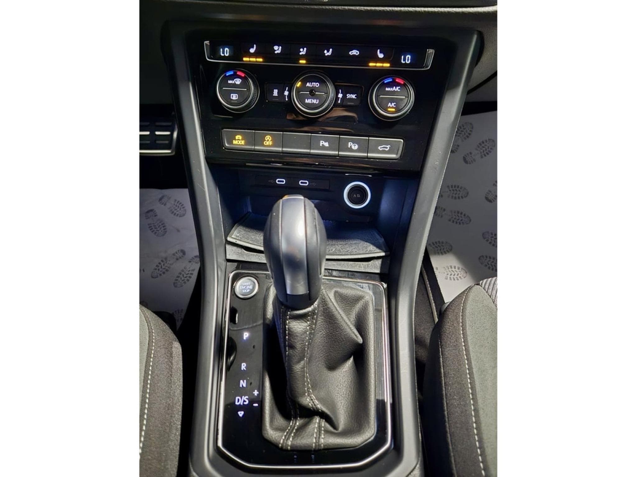 VW Touran 2.0 TDI 150 DSG 3X R-LINE 7 SITZE LED NAVI (2023) - Photo 10