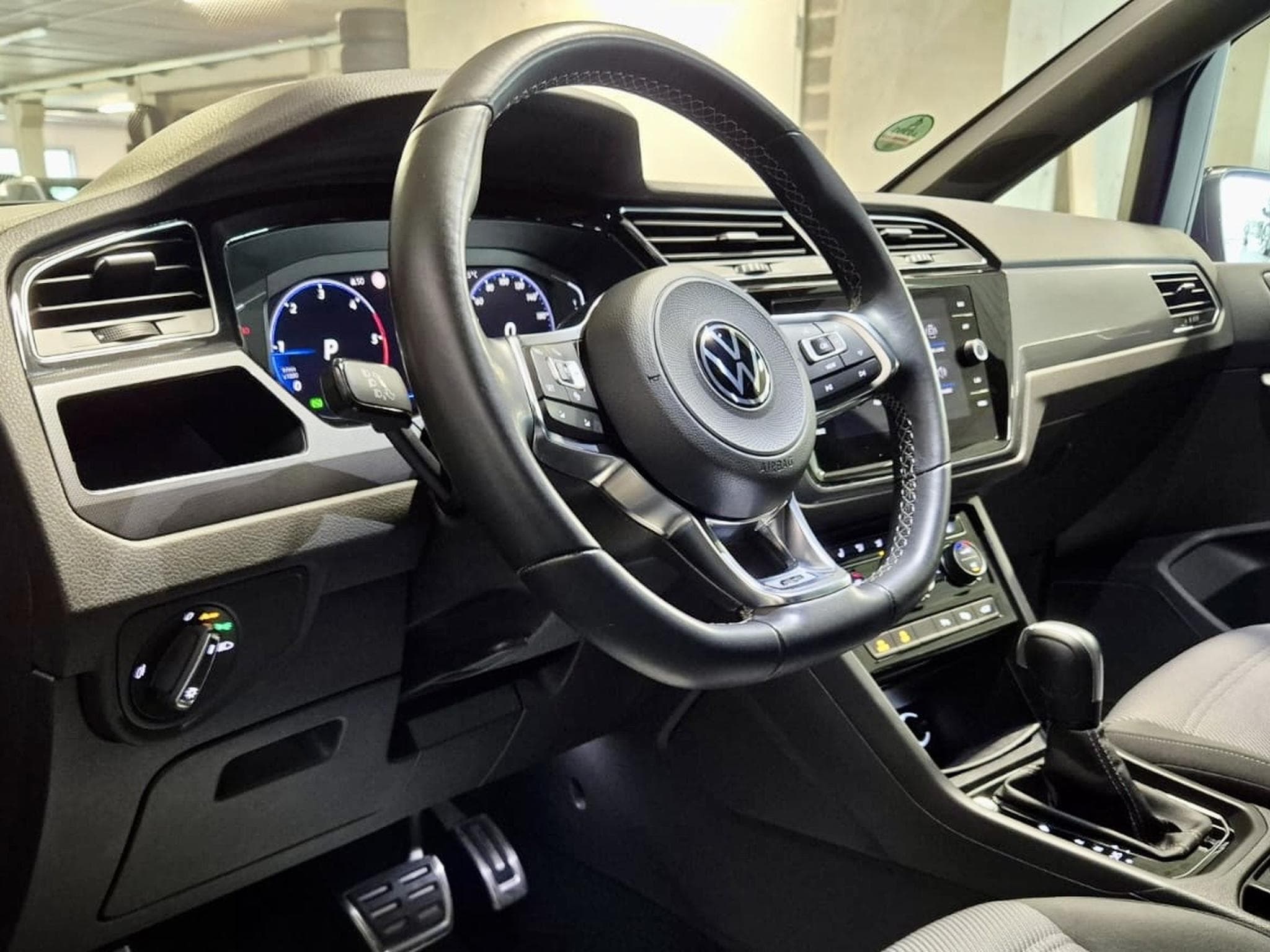 VW Touran 2.0 TDI 150 DSG 3X R-LINE 7 SITZE LED NAVI (2023) - Photo 12