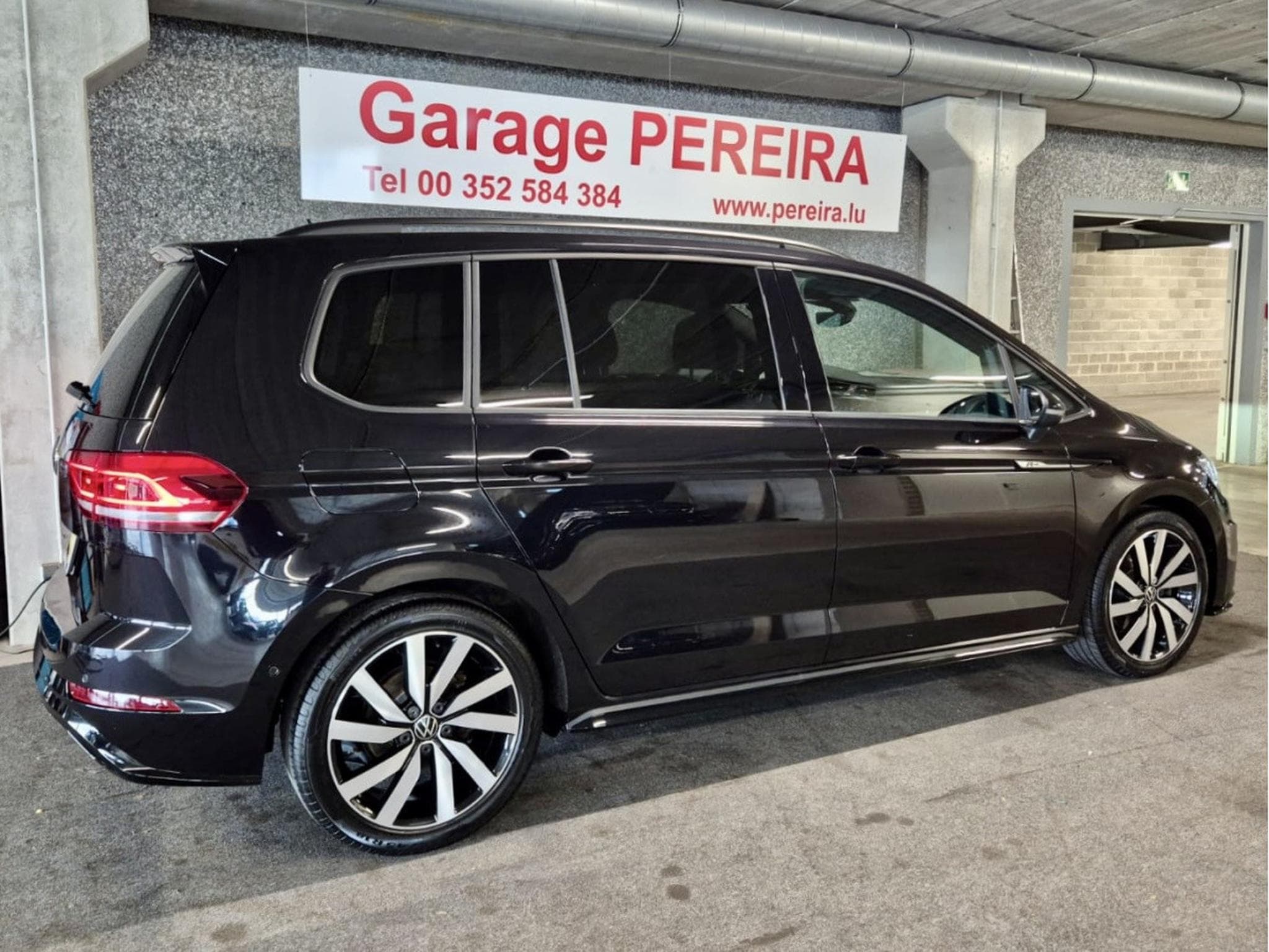VW Touran 2.0 TDI 150 DSG 3X R-LINE 7 SITZE LED NAVI (2023) - Photo 2