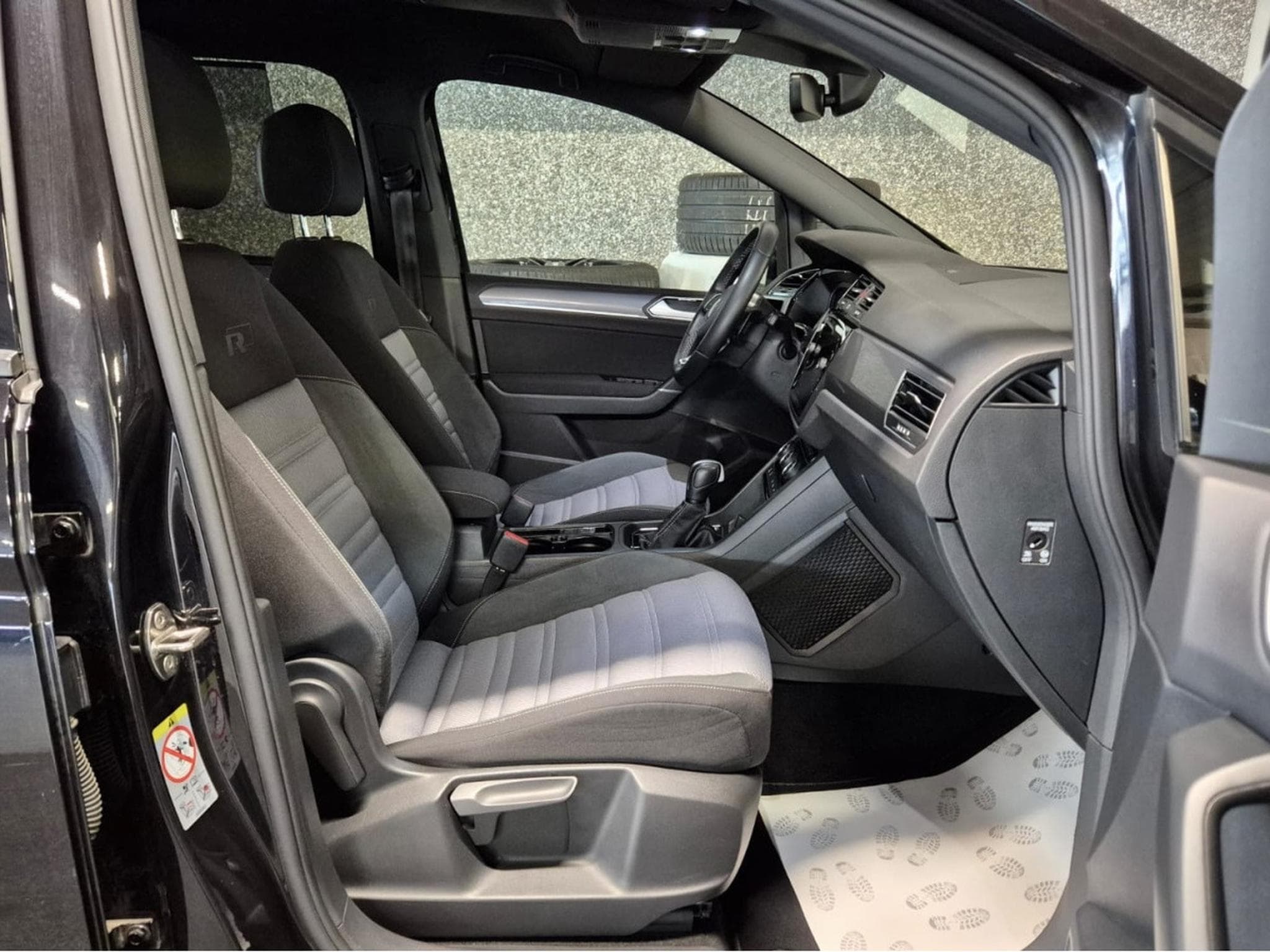 VW Touran 2.0 TDI 150 DSG 3X R-LINE 7 SITZE LED NAVI (2023) - Photo 4