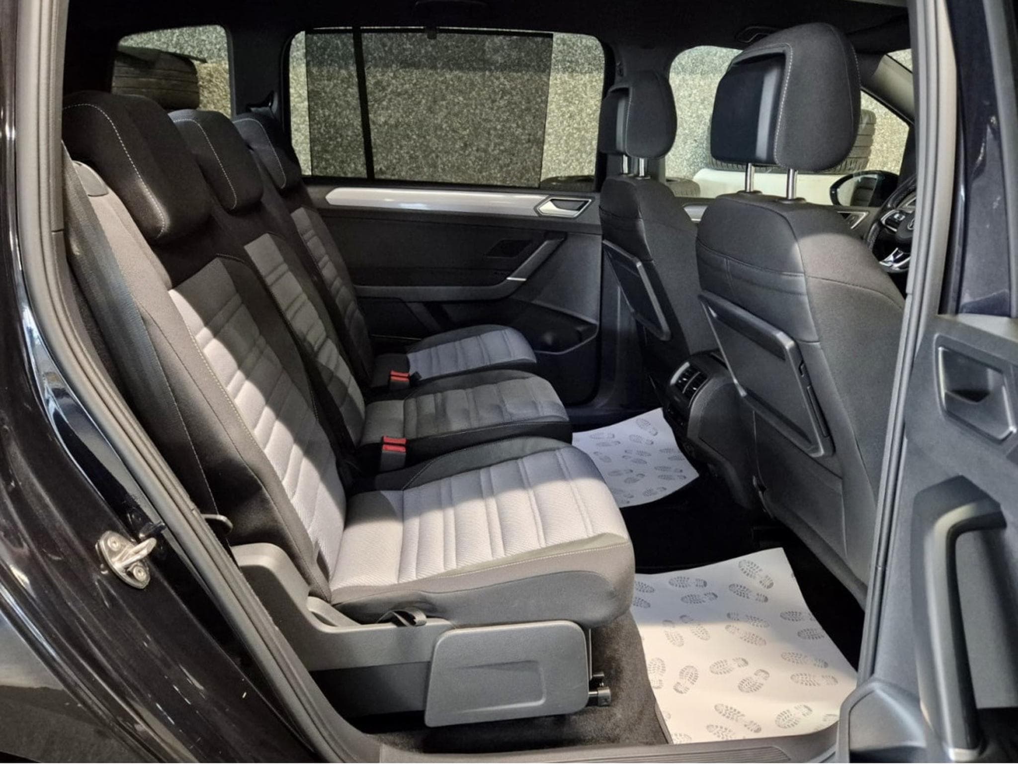 VW Touran 2.0 TDI 150 DSG 3X R-LINE 7 SITZE LED NAVI (2023) - Photo 5