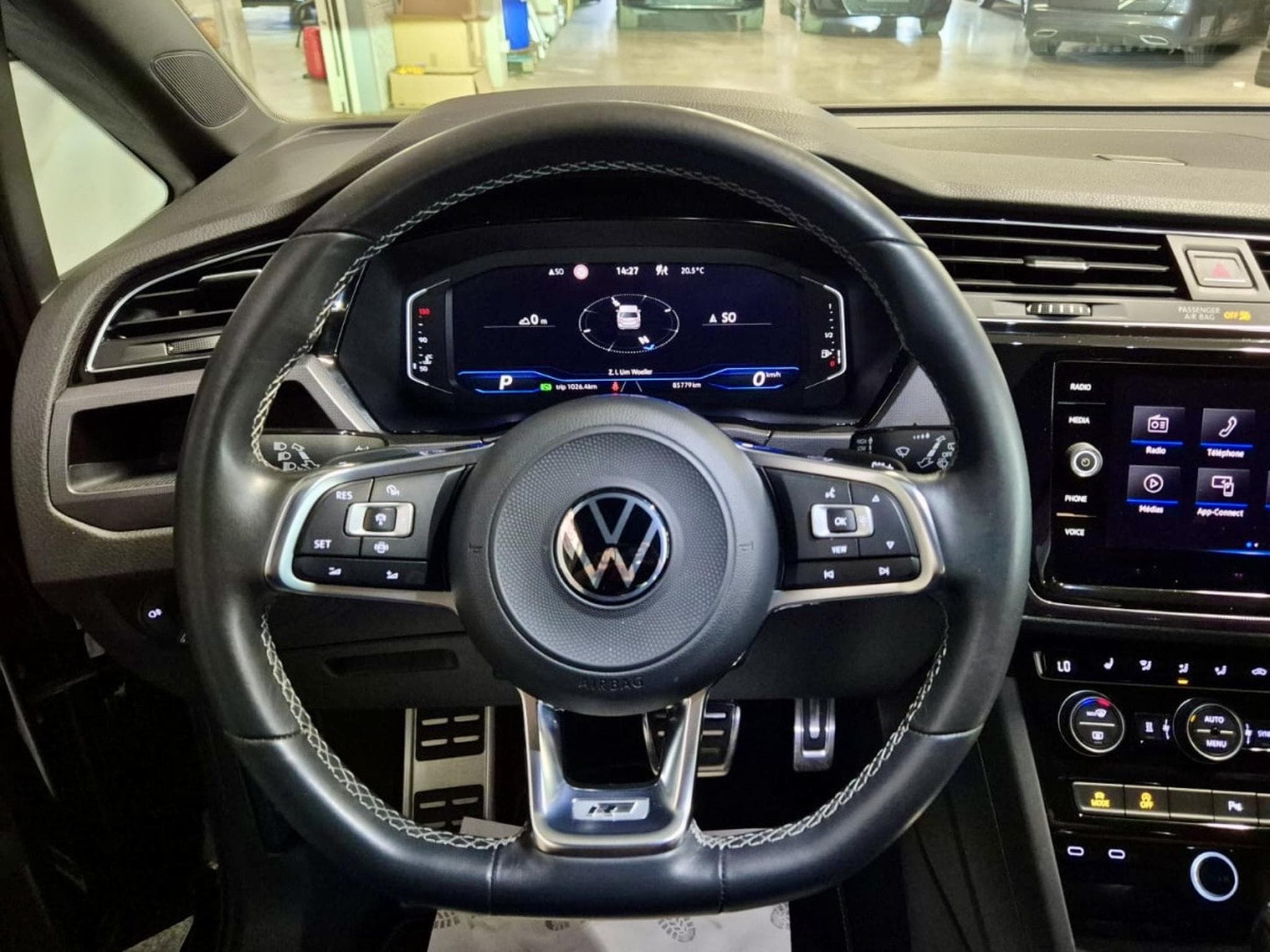 VW Touran 2.0 TDI 150 DSG 3X R-LINE 7 SITZE LED NAVI (2023) - Photo 8