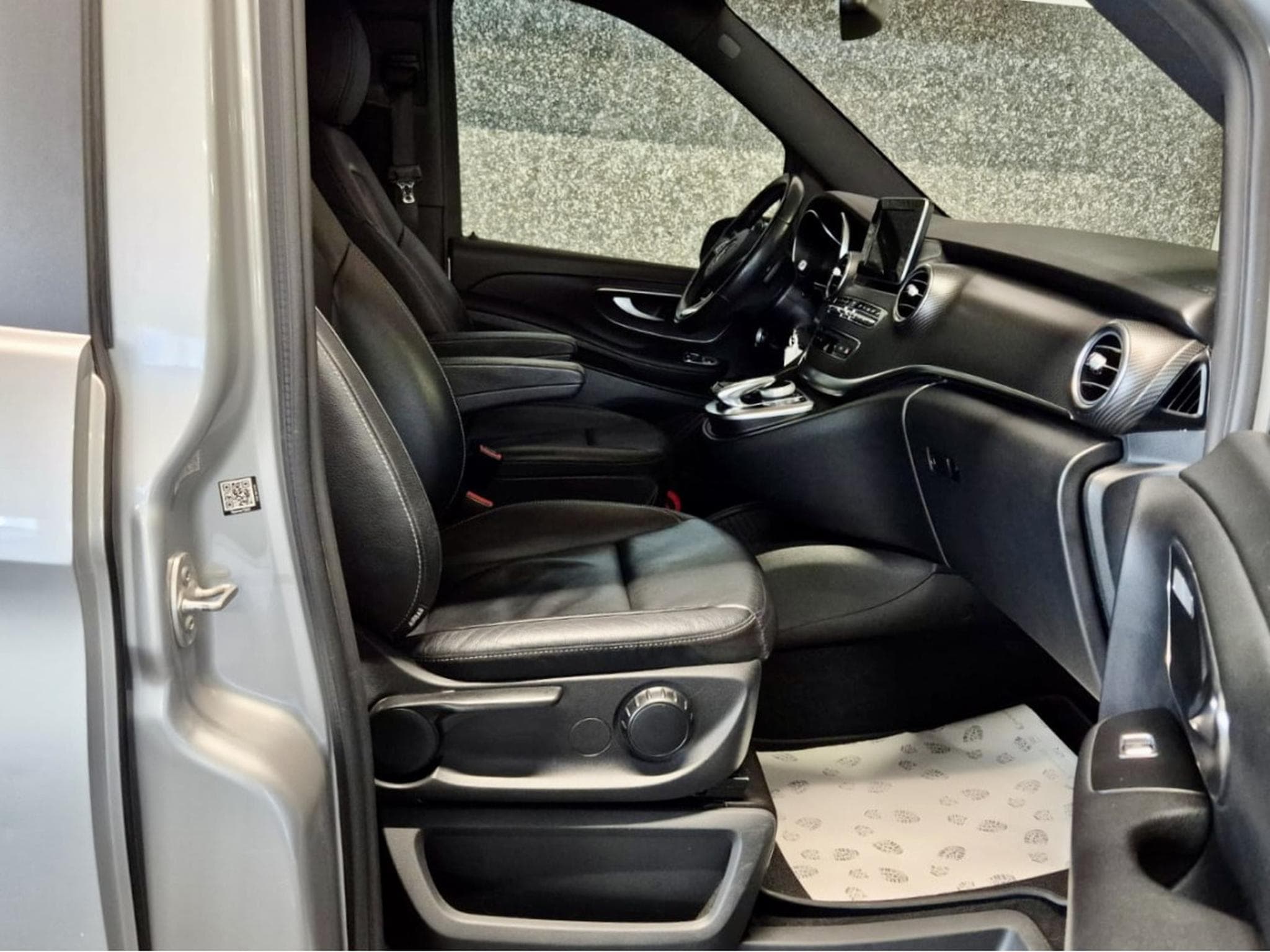 Mercedes V 250 D AMG LINE 7 SITZE CUIR NAVI 1 HAND (2019) - Photo 5