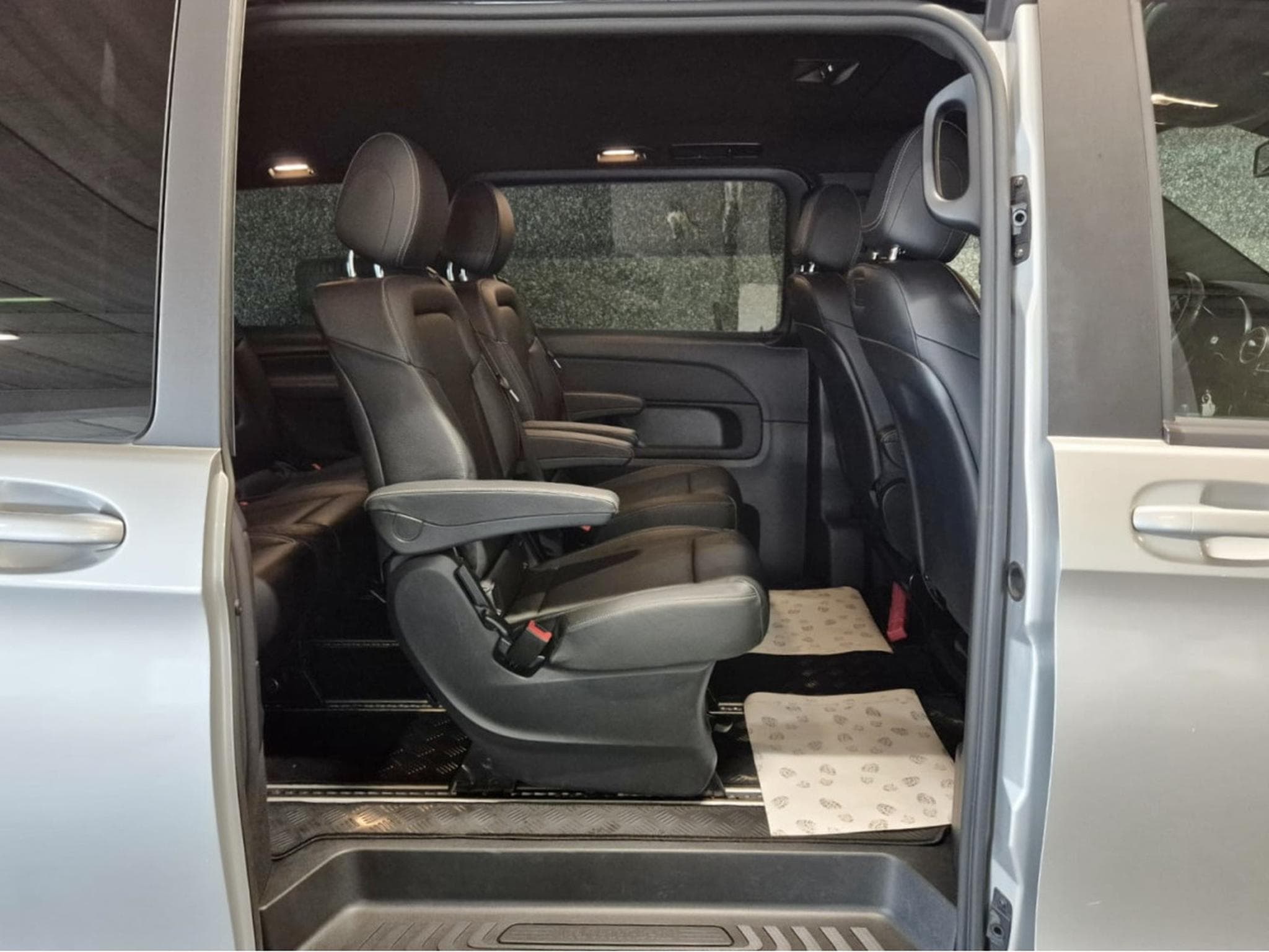 Mercedes V 250 D AMG LINE 7 SITZE CUIR NAVI 1 HAND (2019) - Photo 6