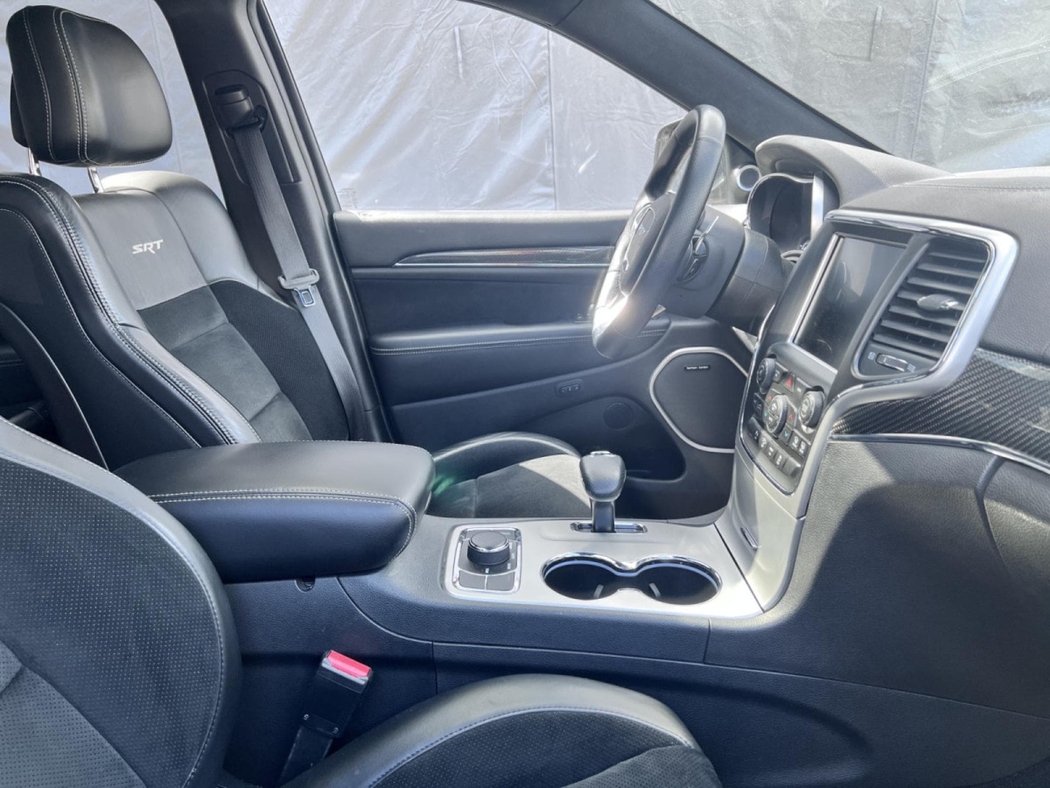 Jeep Cherokee 6.4l V8 HEMI SRT HARMAN KARDON PANO CUIR NAVI 1 HAND (2015) - Photo 4