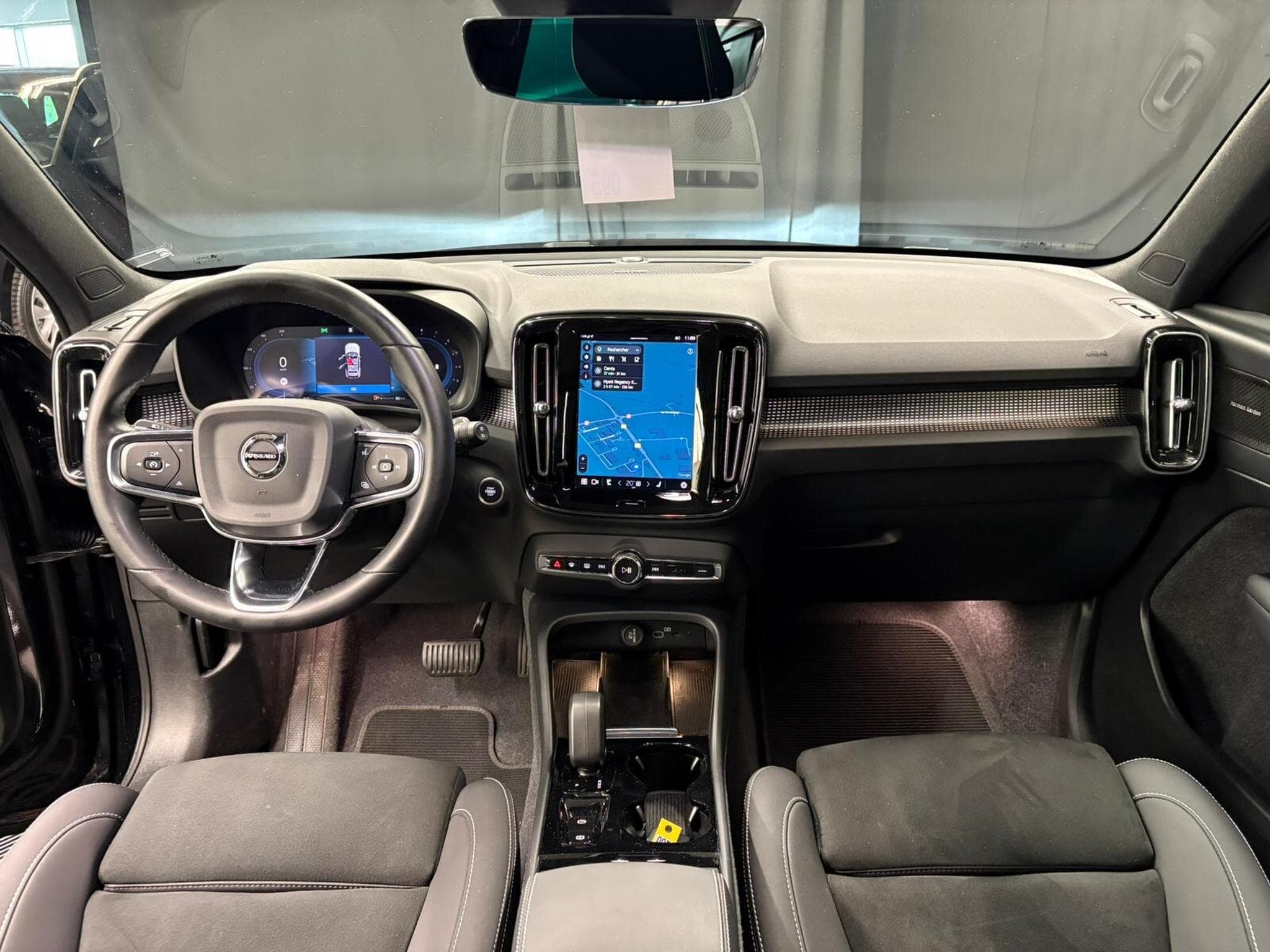 Volvo XC40 B3 163cv BVA (2023) - Foto 14