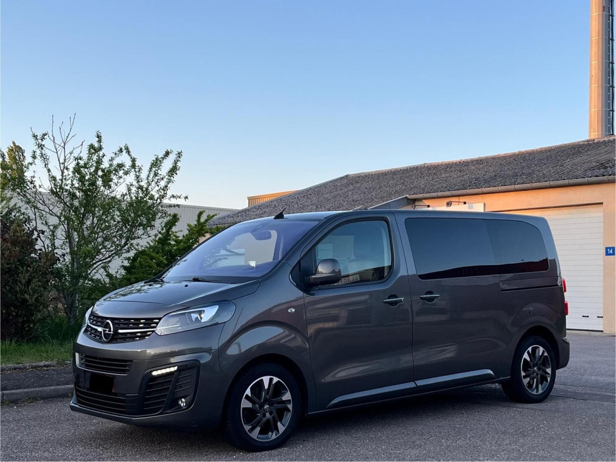 Opel Vivaro OPEL VIVARO 2.0CTDI 180CV BVA ELEGANCE (2020) - Photo 2