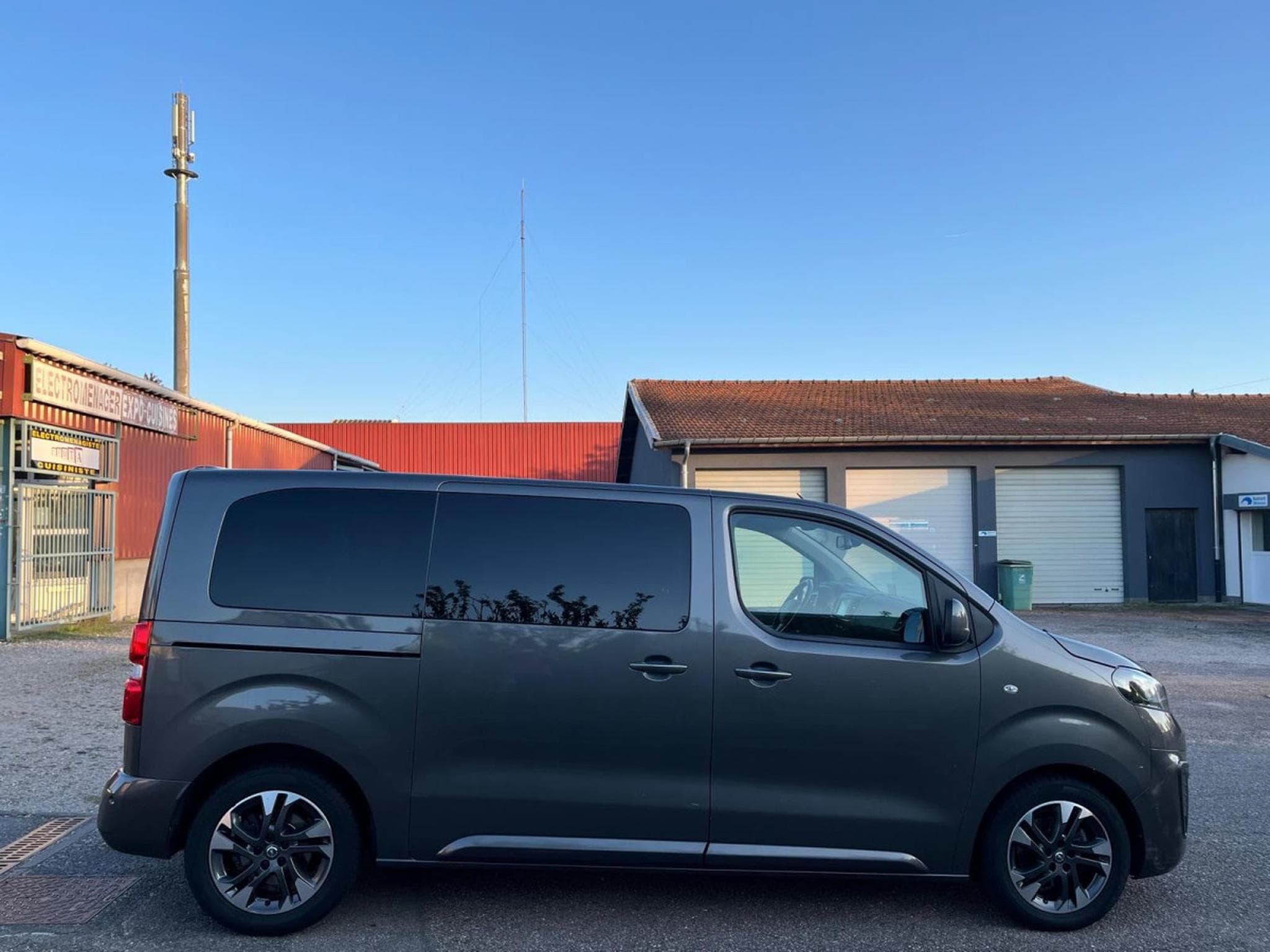 Opel Vivaro OPEL VIVARO 2.0CTDI 180CV BVA ELEGANCE (2020) - Photo 8