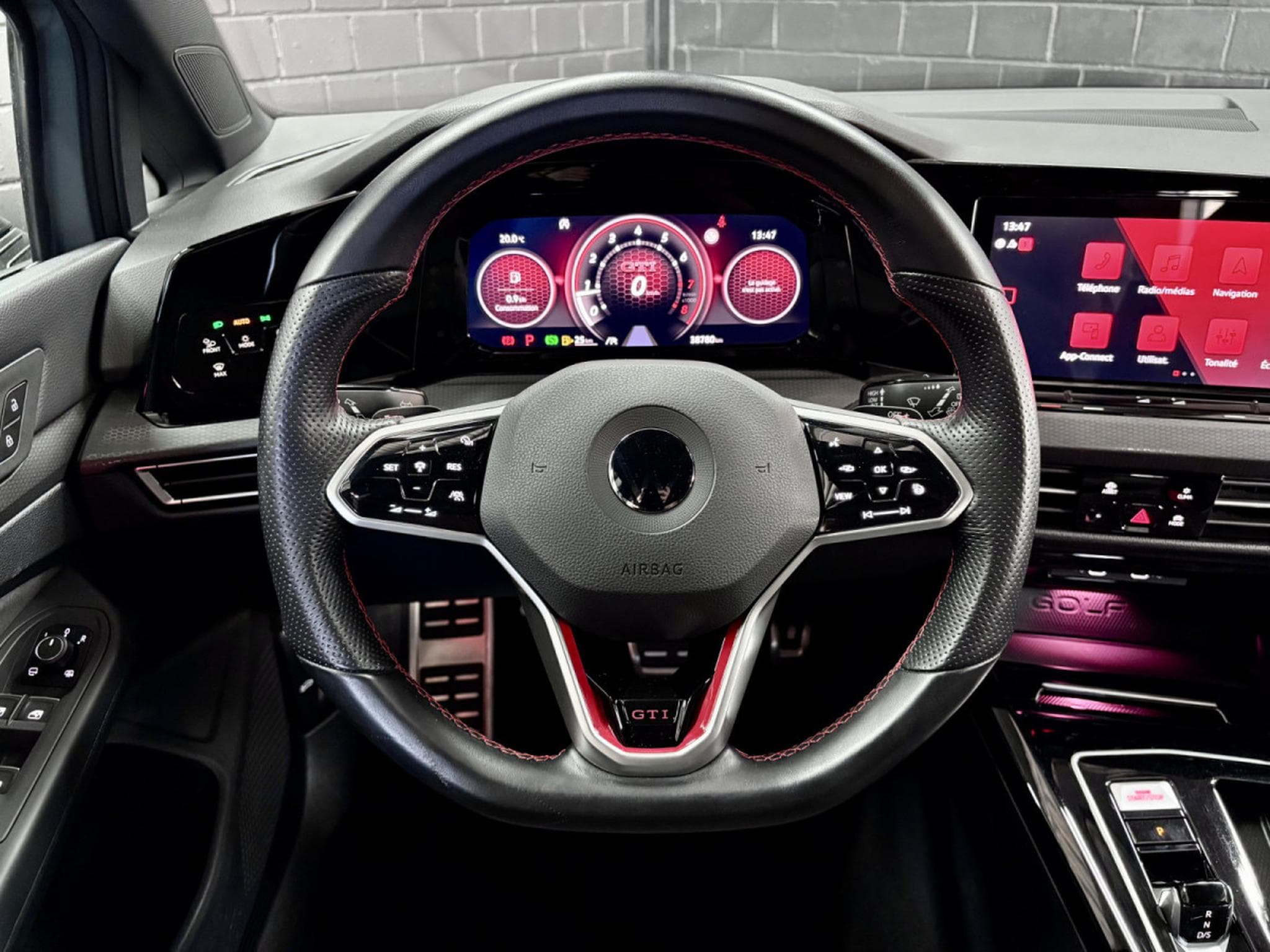 VW Golf GTI Clubsport 2.0 TSI 300 CV DSG7 *ACC* *SIEGES CHAUFF* (2023) - Photo 7