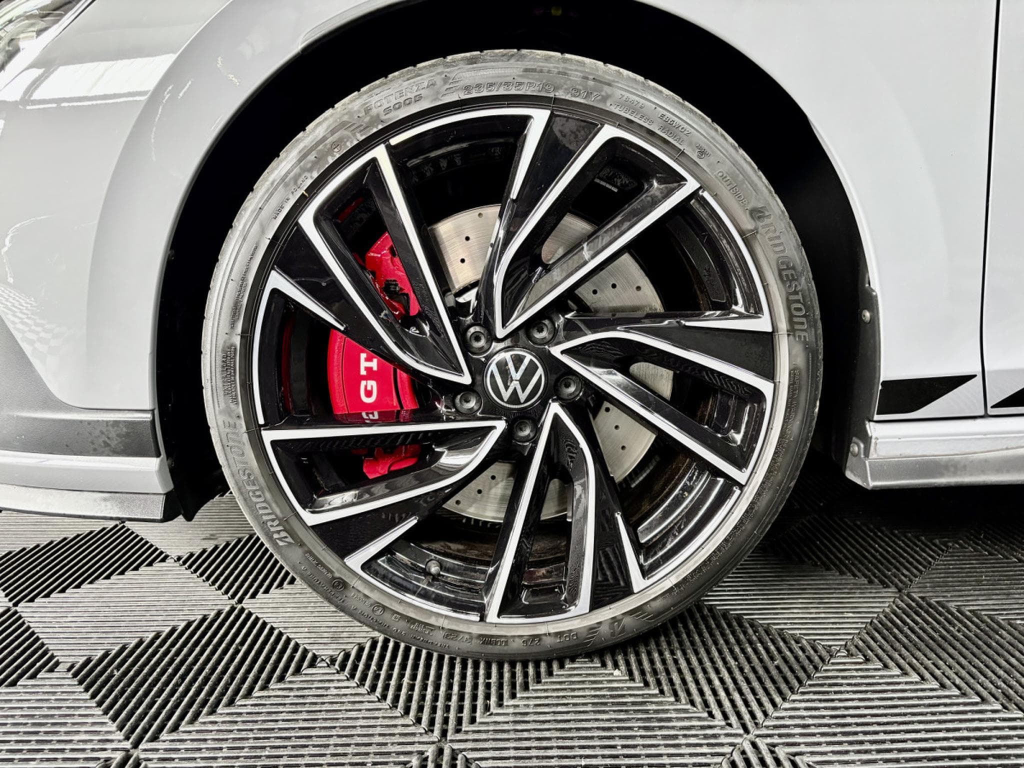VW Golf GTI Clubsport 2.0 TSI 300CV DSG7 *ACC* *SIEGES CHAUFF* (2024) - Foto 20