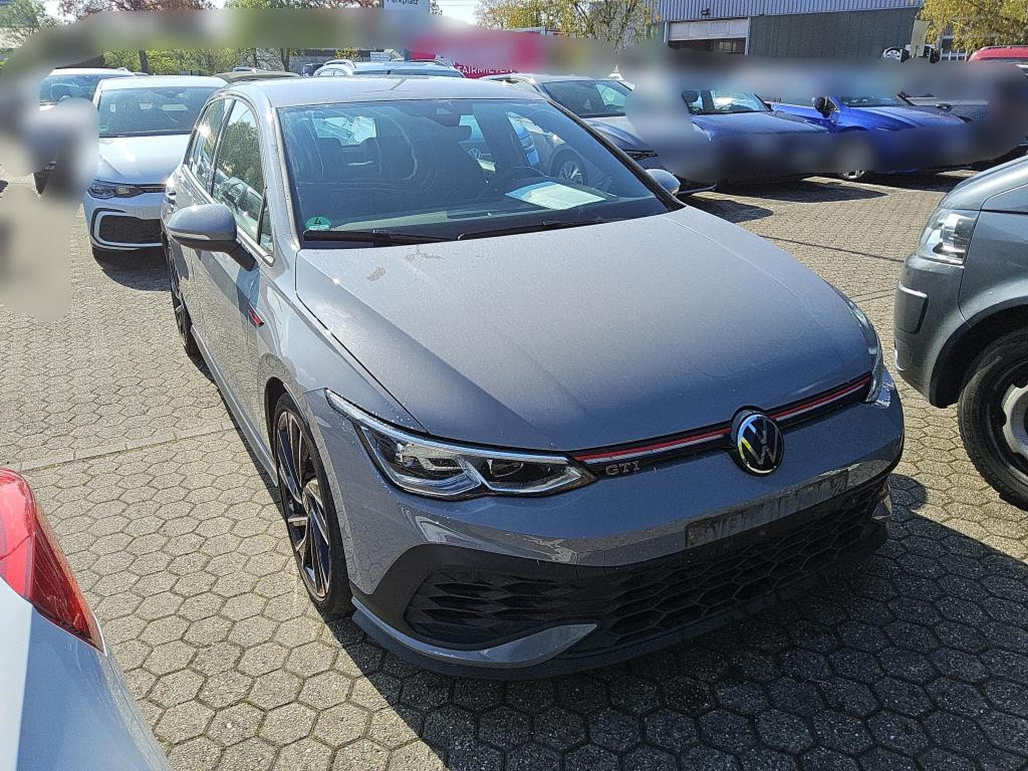 VW Golf GTI Clubsport 2.0 TSI 300CV DSG7 *ACC* *SIEGES CHAUFF* (2024) - Photo 3