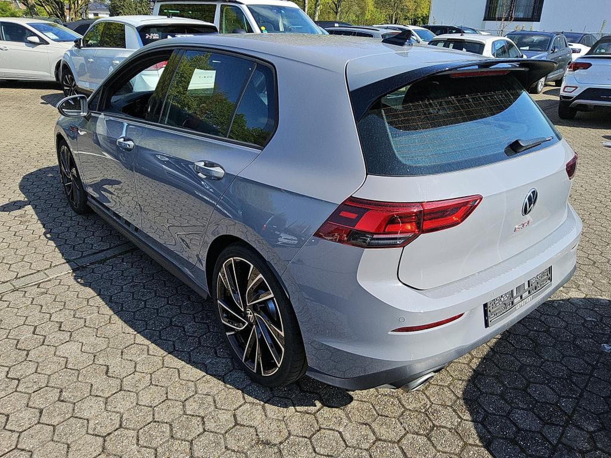 VW Golf GTI Clubsport 2.0 TSI 300CV DSG7 *ACC* *SIEGES CHAUFF* (2024) - Photo 4