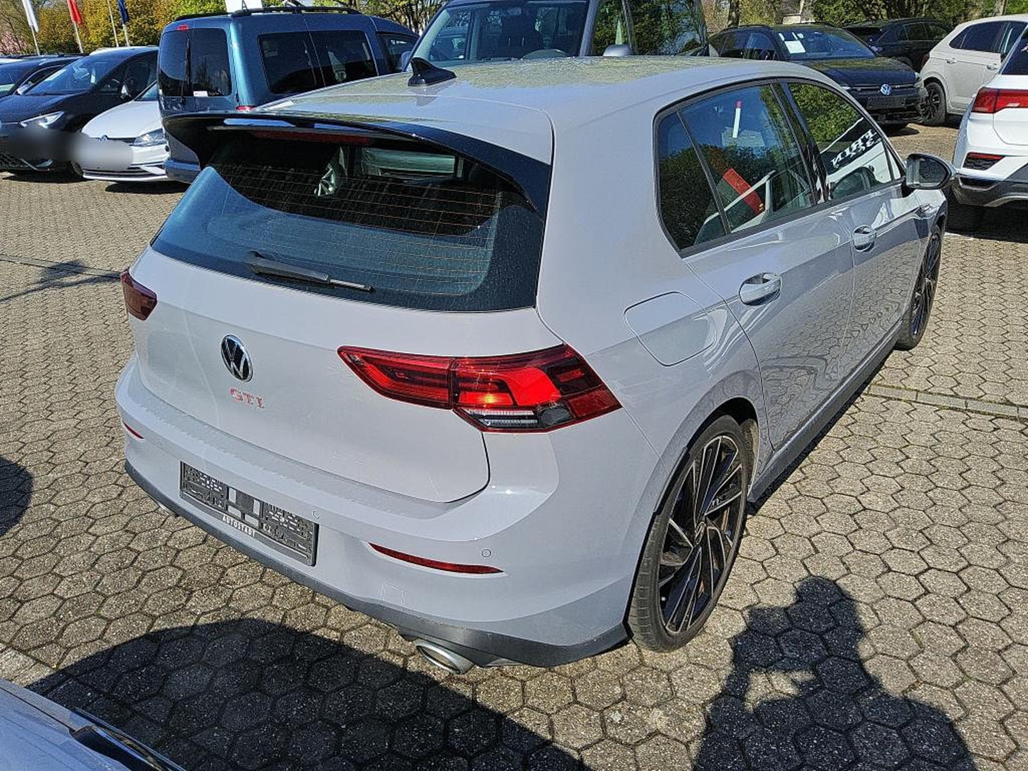 VW Golf GTI Clubsport 2.0 TSI 300CV DSG7 *ACC* *SIEGES CHAUFF* (2024) - Photo 5