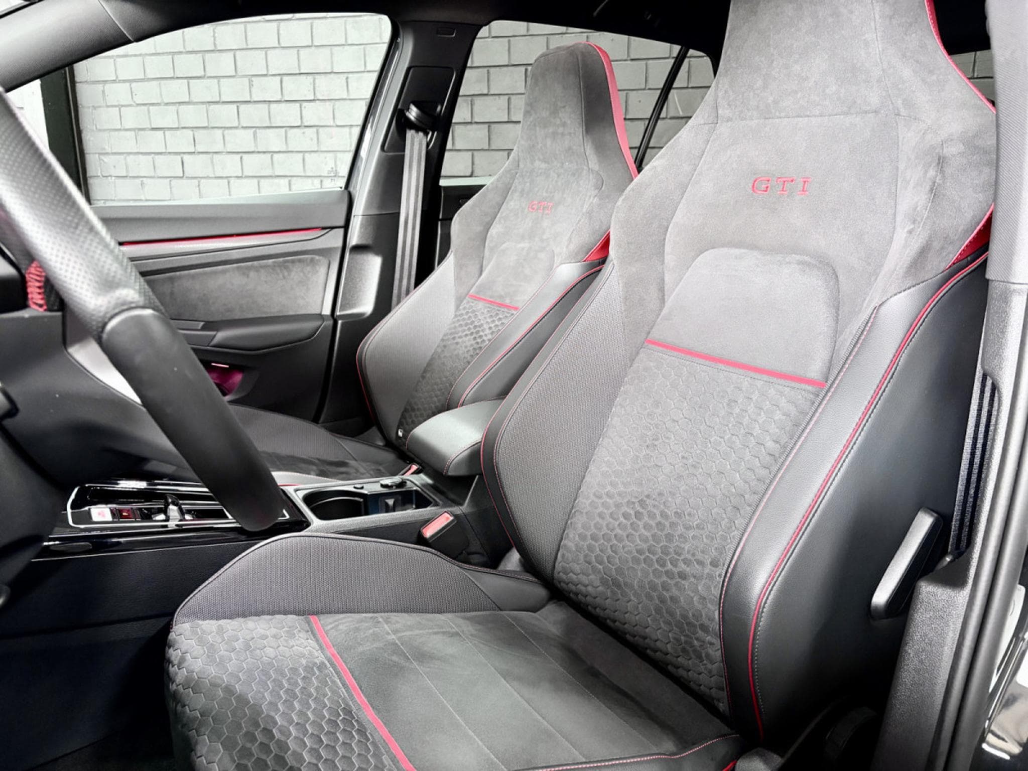 VW Golf GTI Clubsport 2.0 TSI 300CV DSG7 *ACC* *SIEGES CHAUFF* (2024) - Photo 6