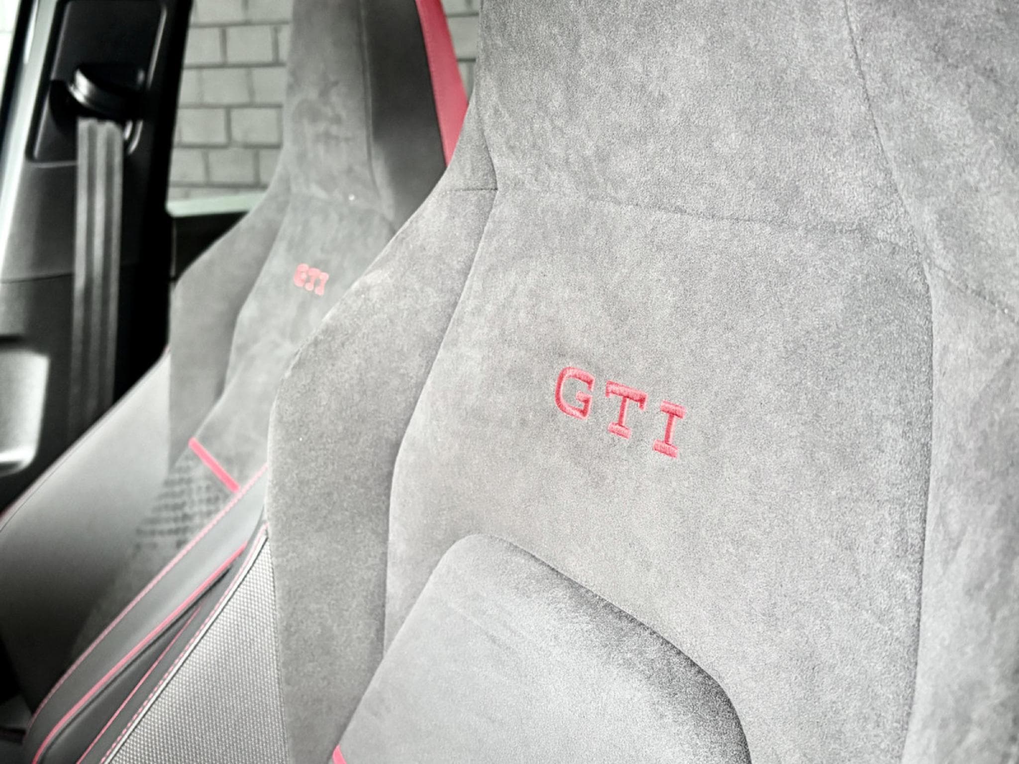 VW Golf GTI Clubsport 2.0 TSI 300CV DSG7 *ACC* *SIEGES CHAUFF* (2024) - Photo 7