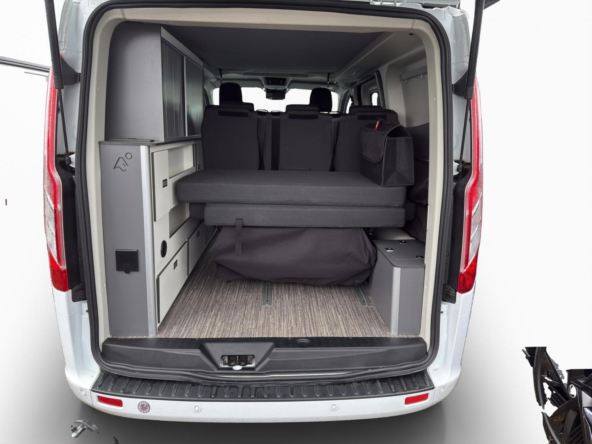 Ford Tourneo Panama (2023) - Photo 8