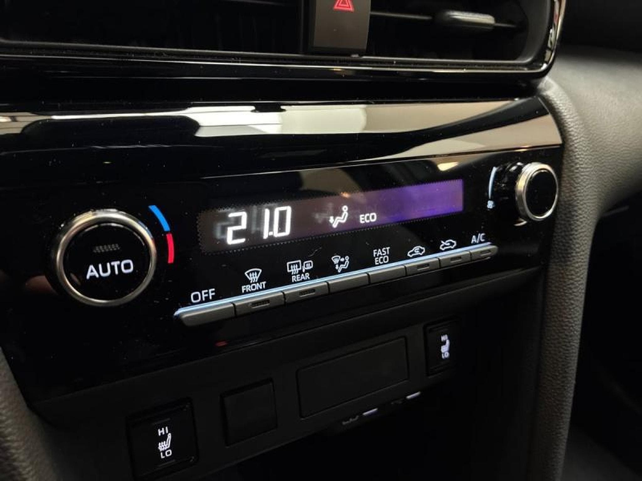 Toyota Yaris Cross EXECUTIVE & EXECUTIVE PACK (2025) - Photo 16