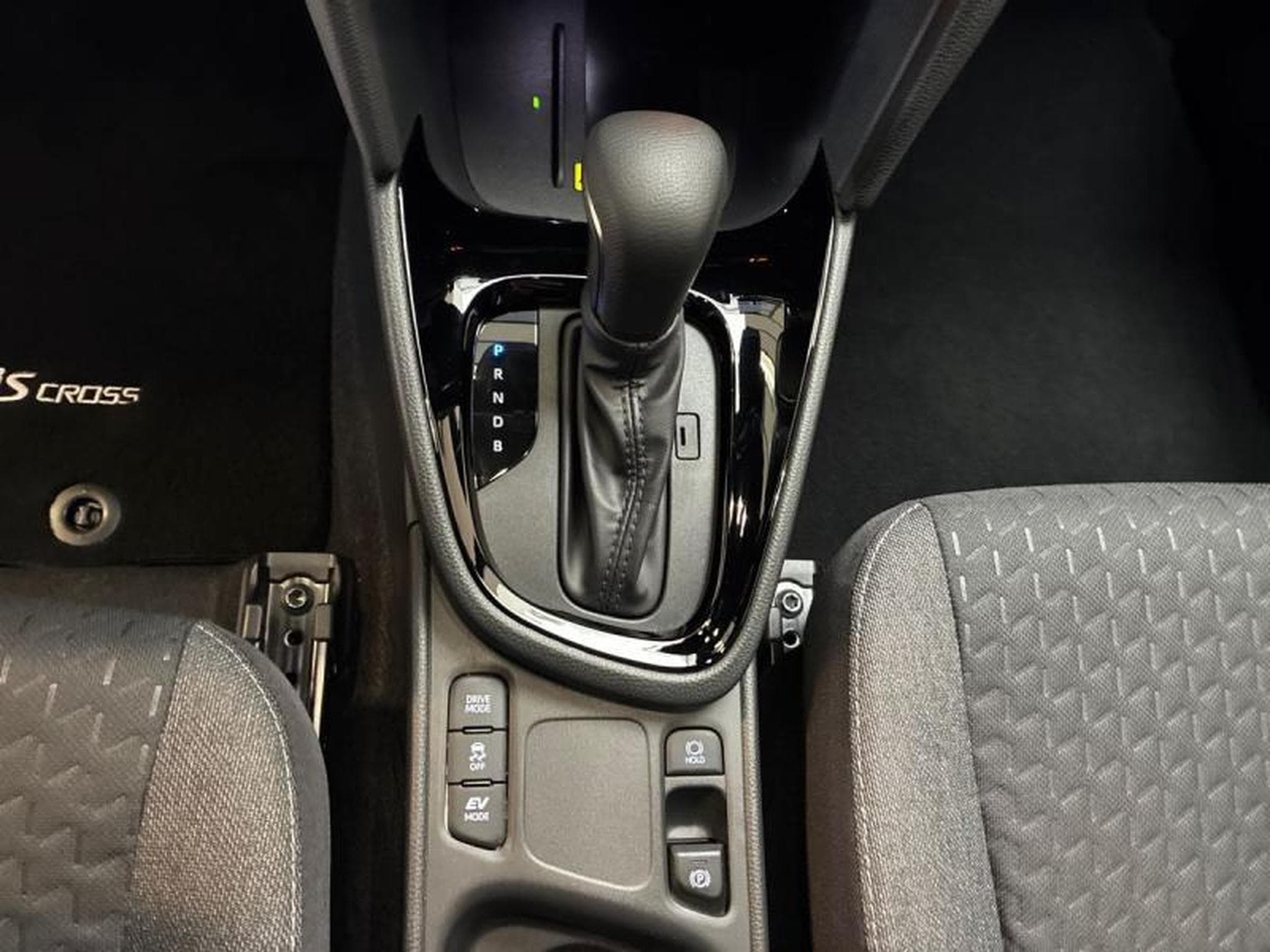 Toyota Yaris Cross EXECUTIVE & EXECUTIVE PACK (2025) - Photo 23