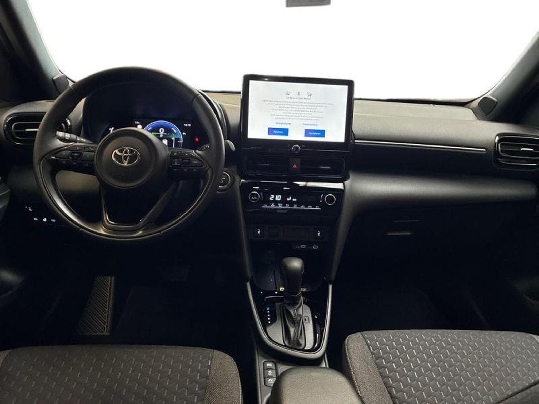 Toyota Yaris Cross EXECUTIVE & EXECUTIVE PACK (2025) - Photo 8