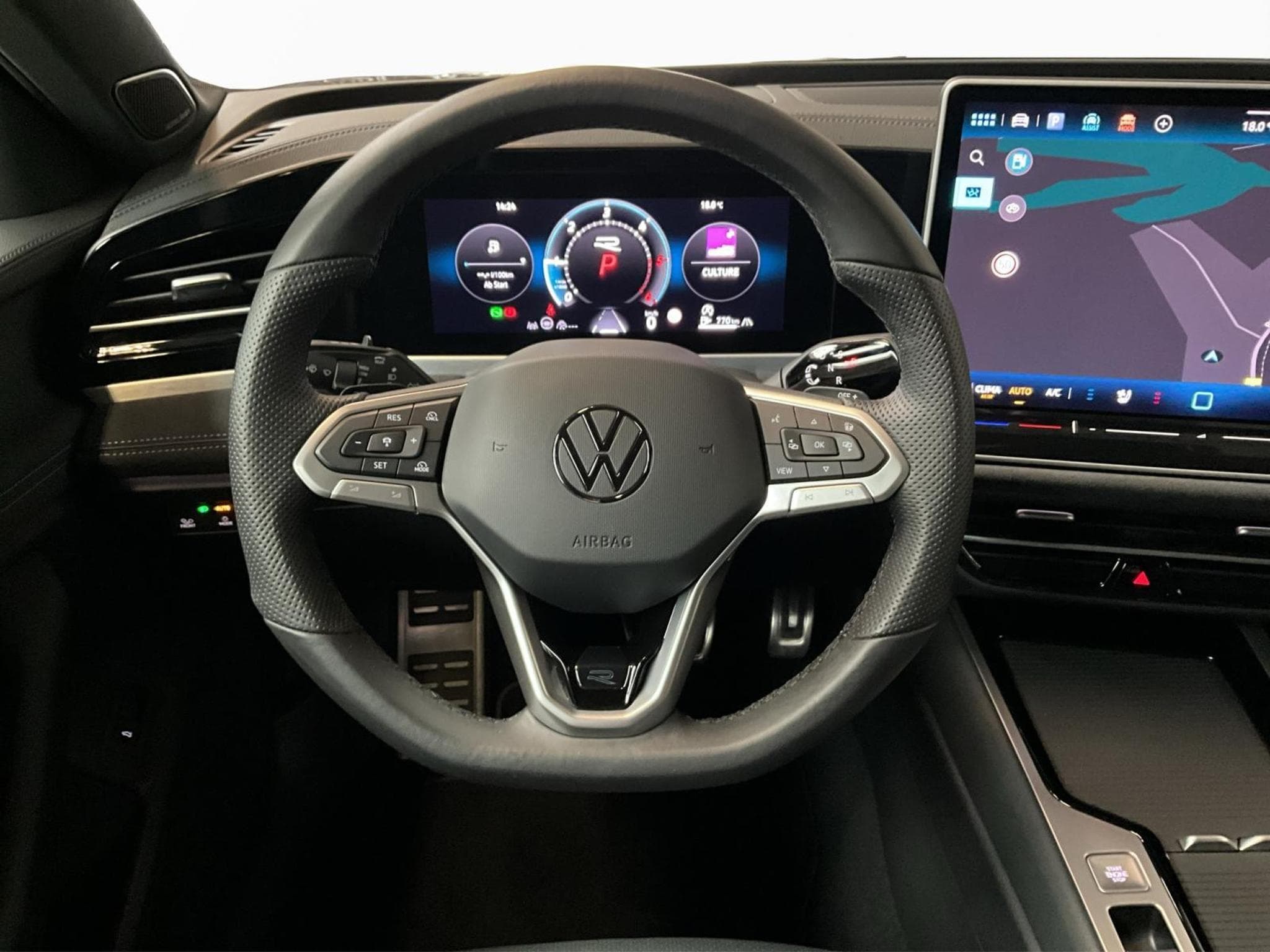VW Passat R-line+Black-Style+DSG+4M+AHK+IQ-Drive (2025) - Photo 11