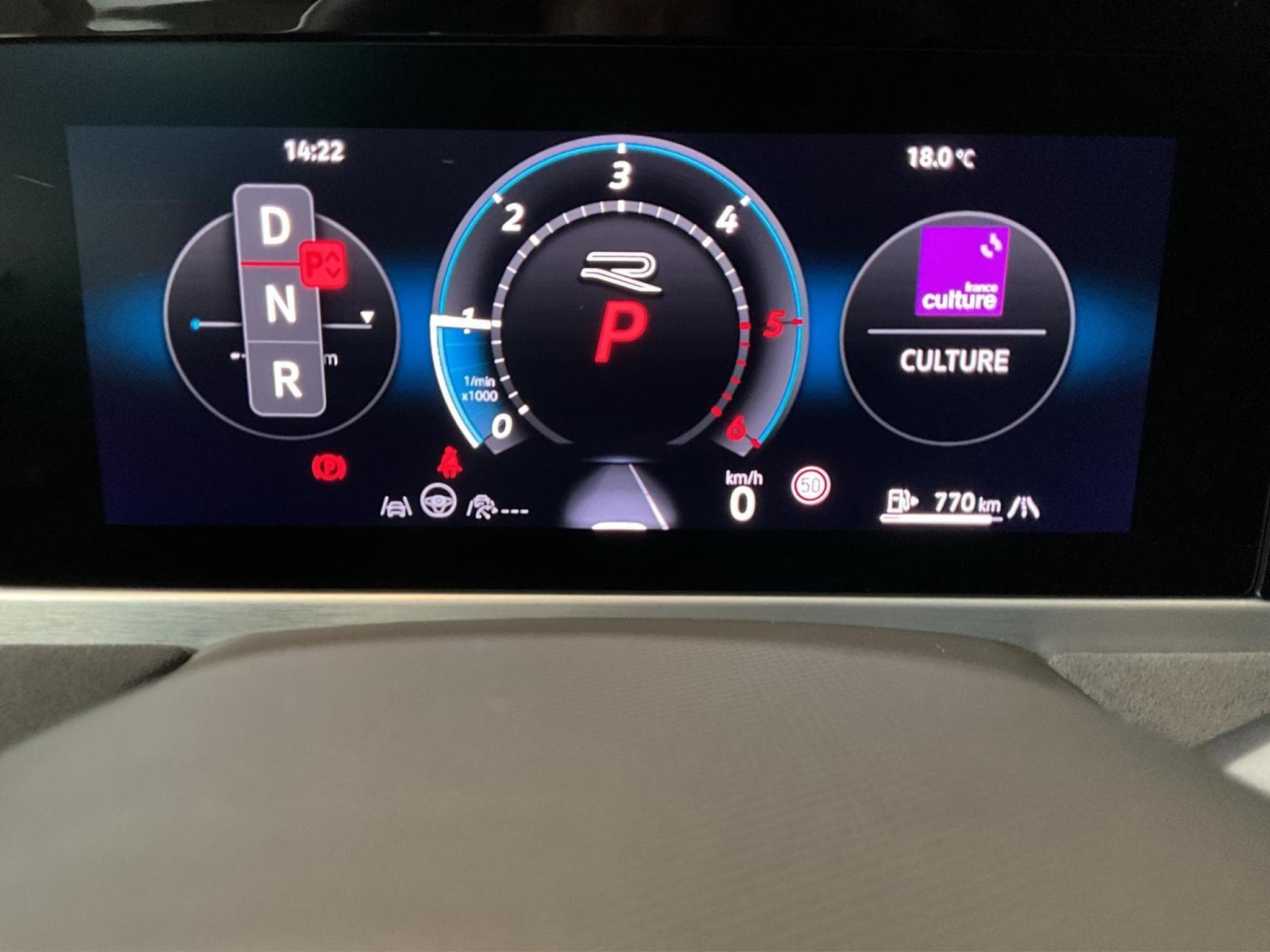 VW Passat R-line+Black-Style+DSG+4M+AHK+IQ-Drive (2025) - Photo 12