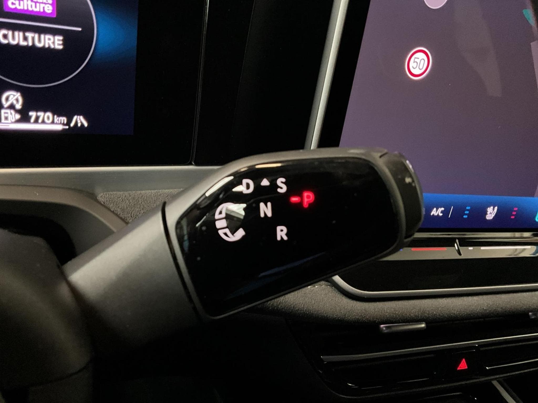 VW Passat R-line+Black-Style+DSG+4M+AHK+IQ-Drive (2025) - Photo 13