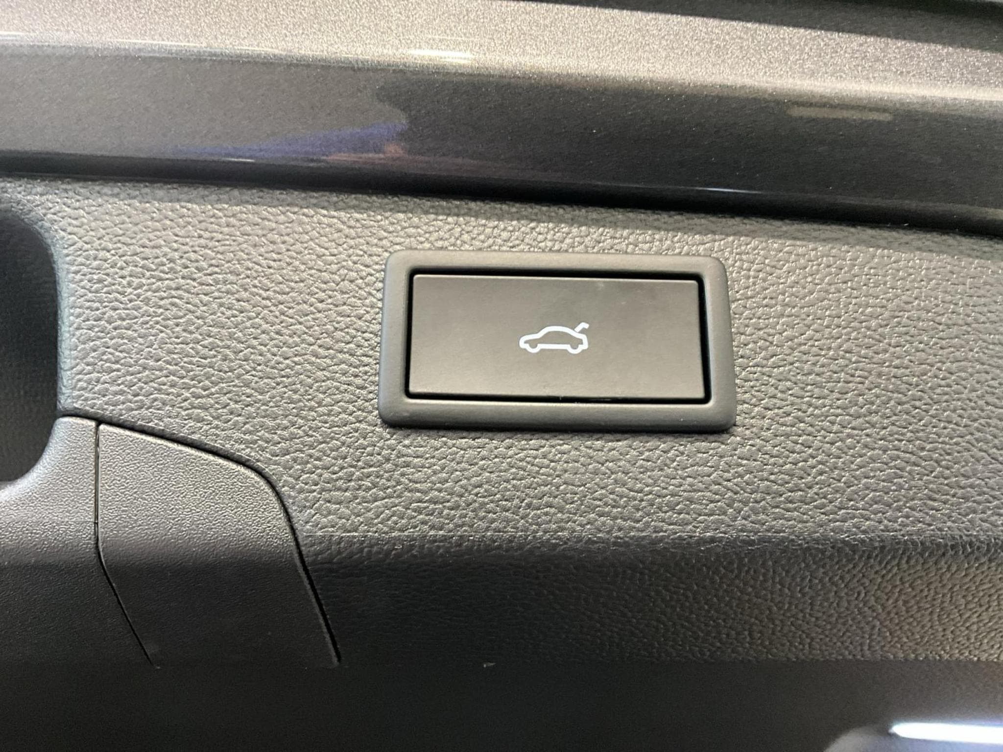 VW Passat R-line+Black-Style+DSG+4M+AHK+IQ-Drive (2025) - Photo 17
