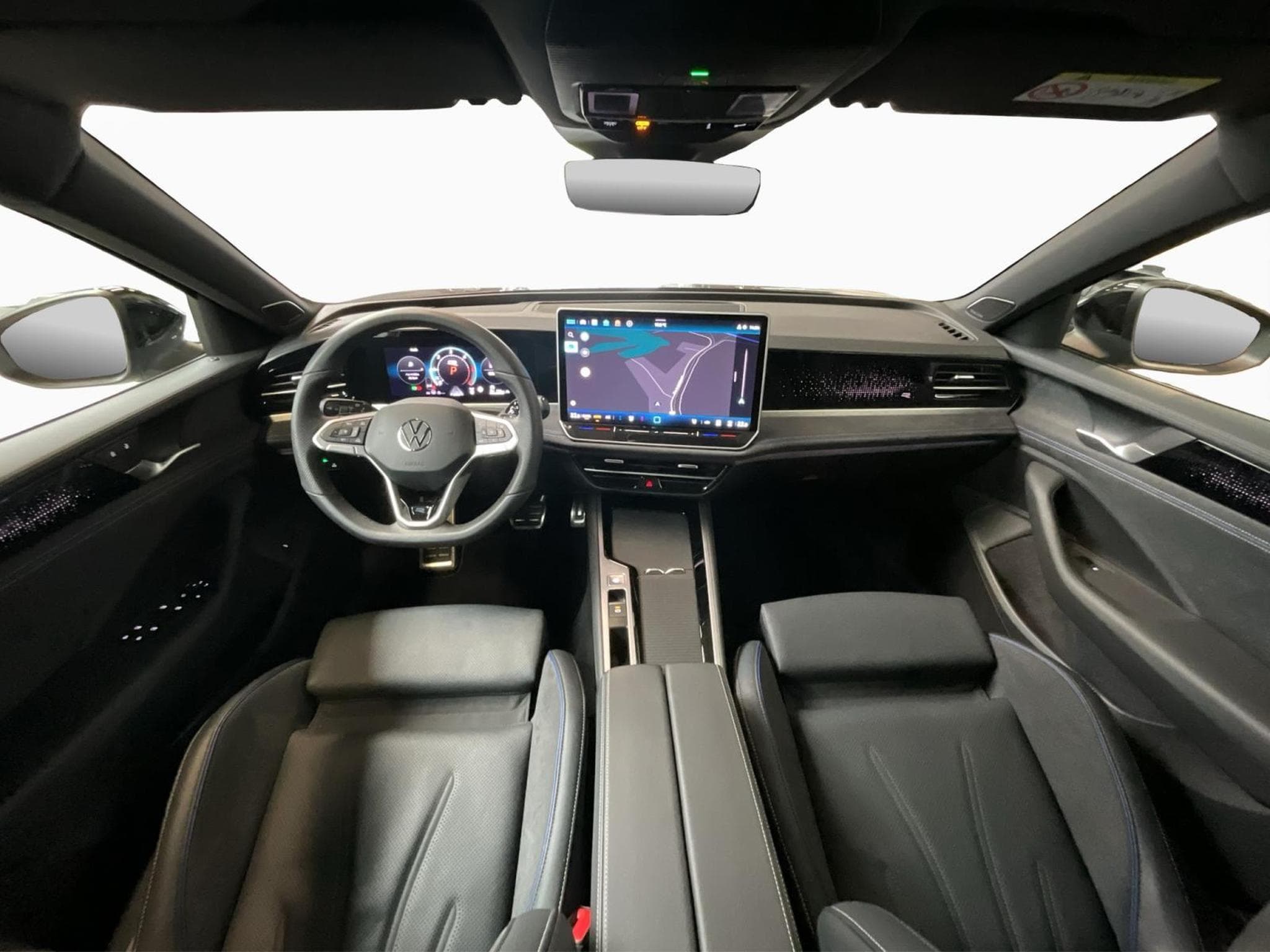 VW Passat R-line+Black-Style+DSG+4M+AHK+IQ-Drive (2025) - Photo 2