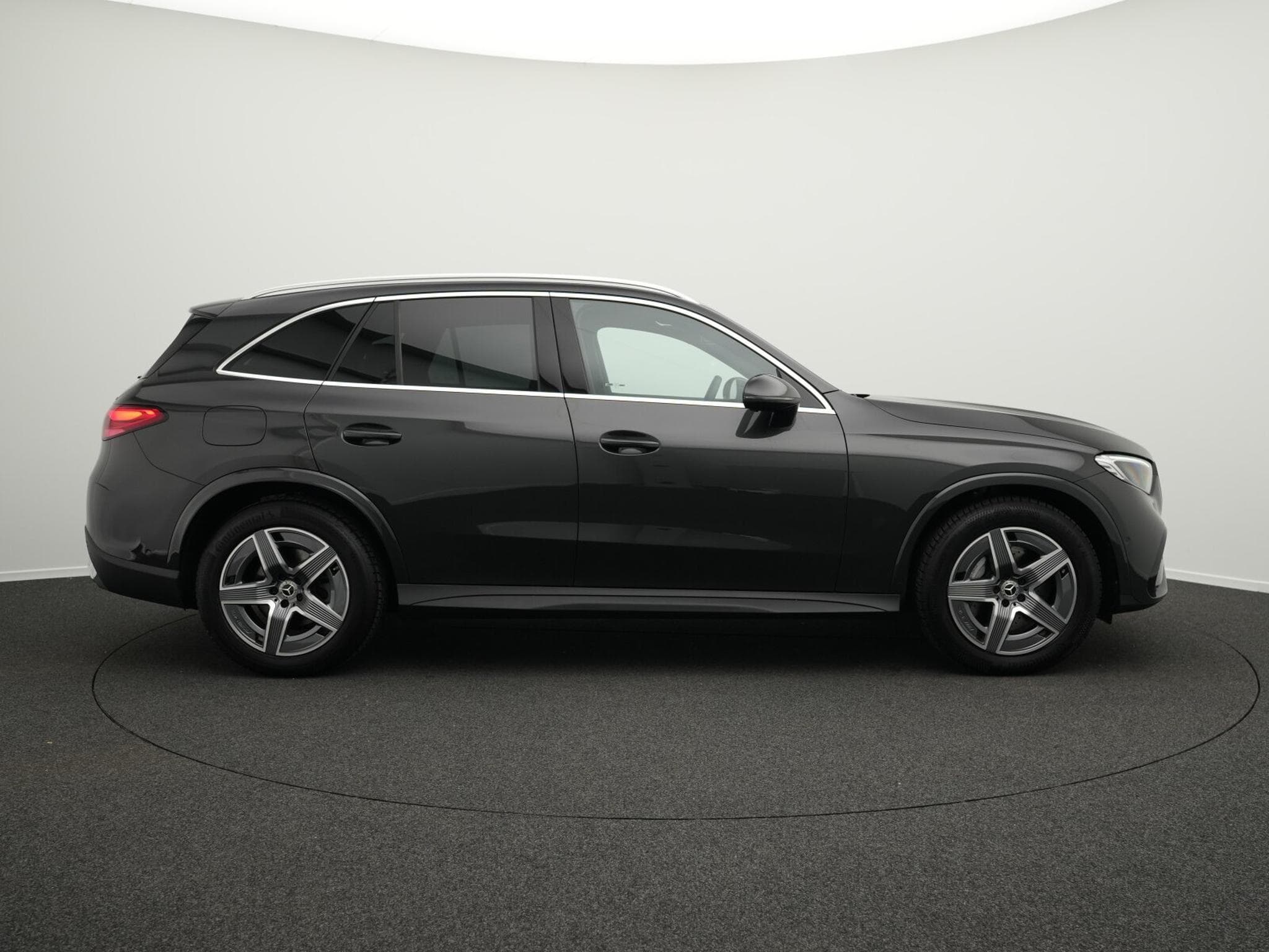 Mercedes GLC 300 d 4MATIC LED+AHK+Kamera+Memo (2025) - Photo 5