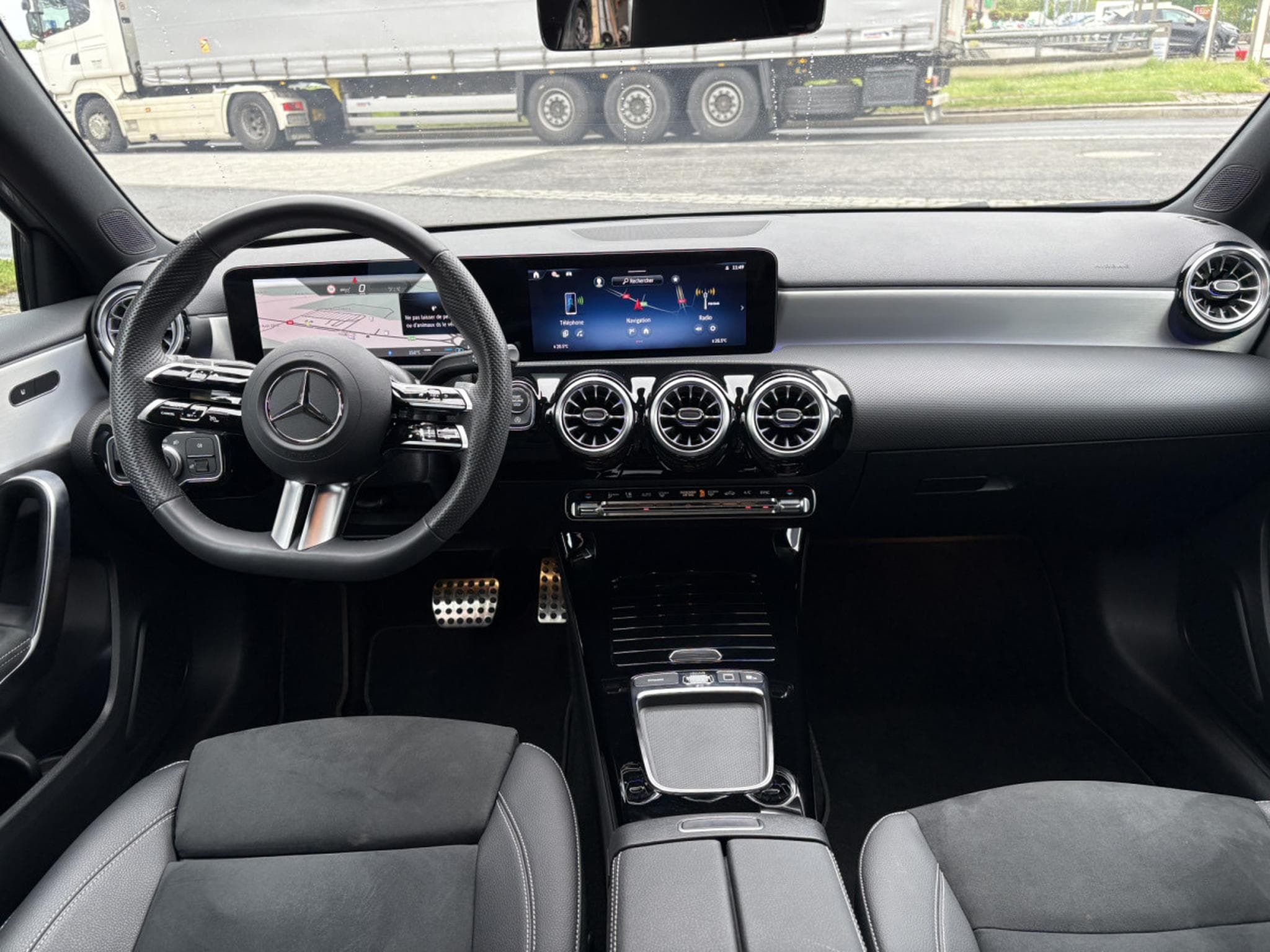 Mercedes A 200 163CV AMG LINE (2025) - Photo 3
