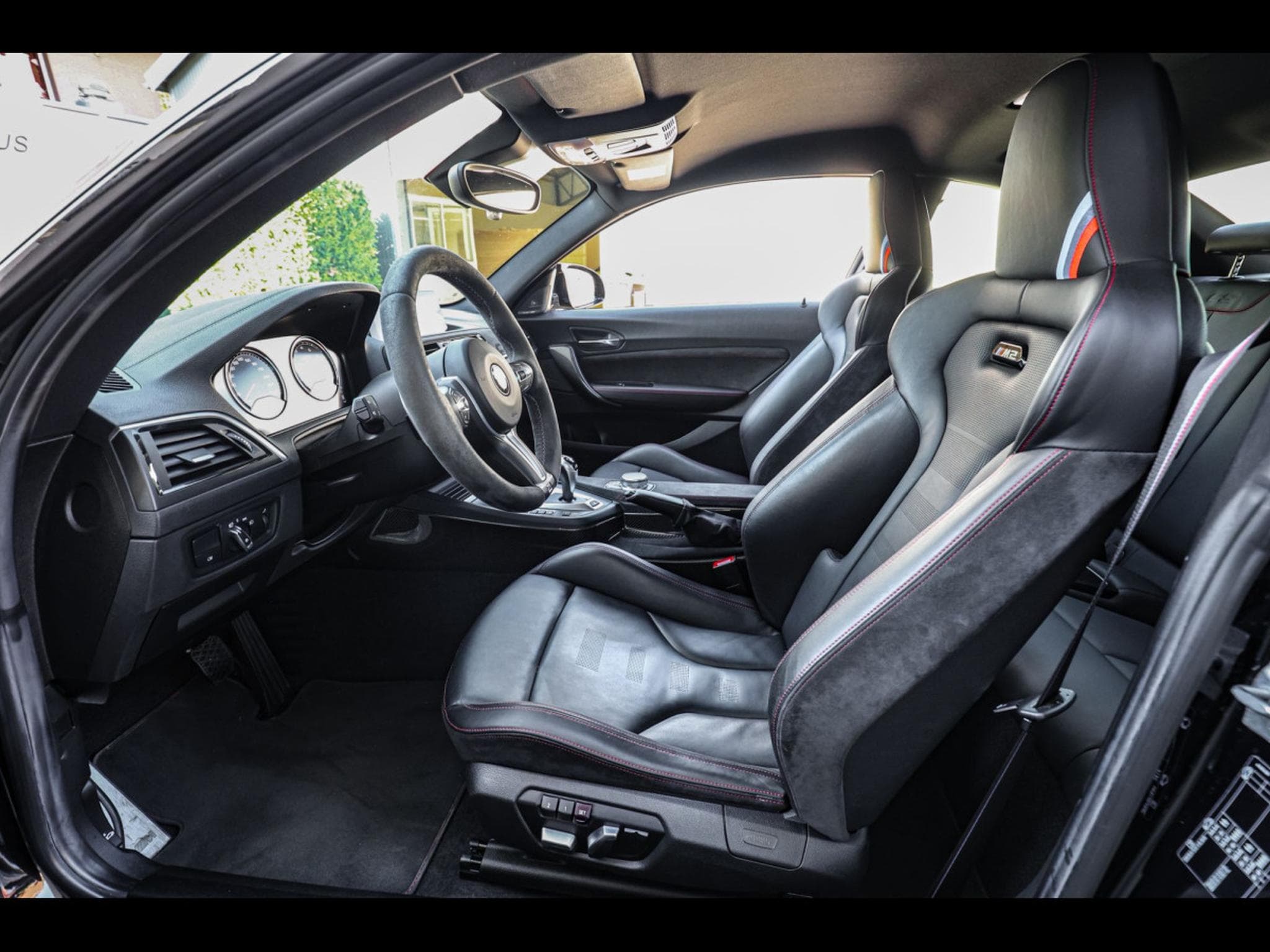 BMW M2 CS (F87) 3.0 – CERAMIC BRAKES - BLACK SAPPHIRE METALLIC (2020) - Photo 11