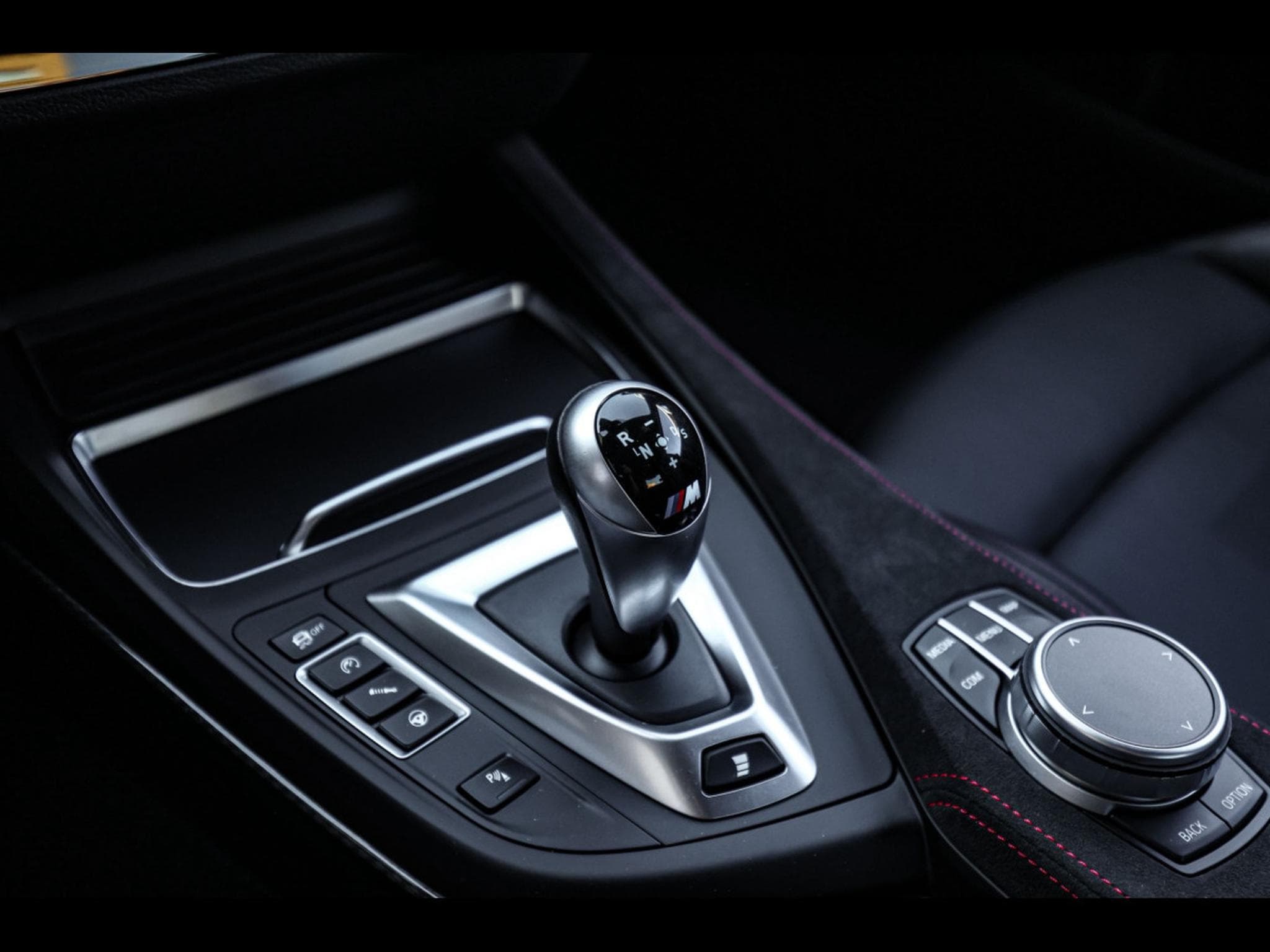 BMW M2 CS (F87) 3.0 – CERAMIC BRAKES - BLACK SAPPHIRE METALLIC (2020) - Photo 17