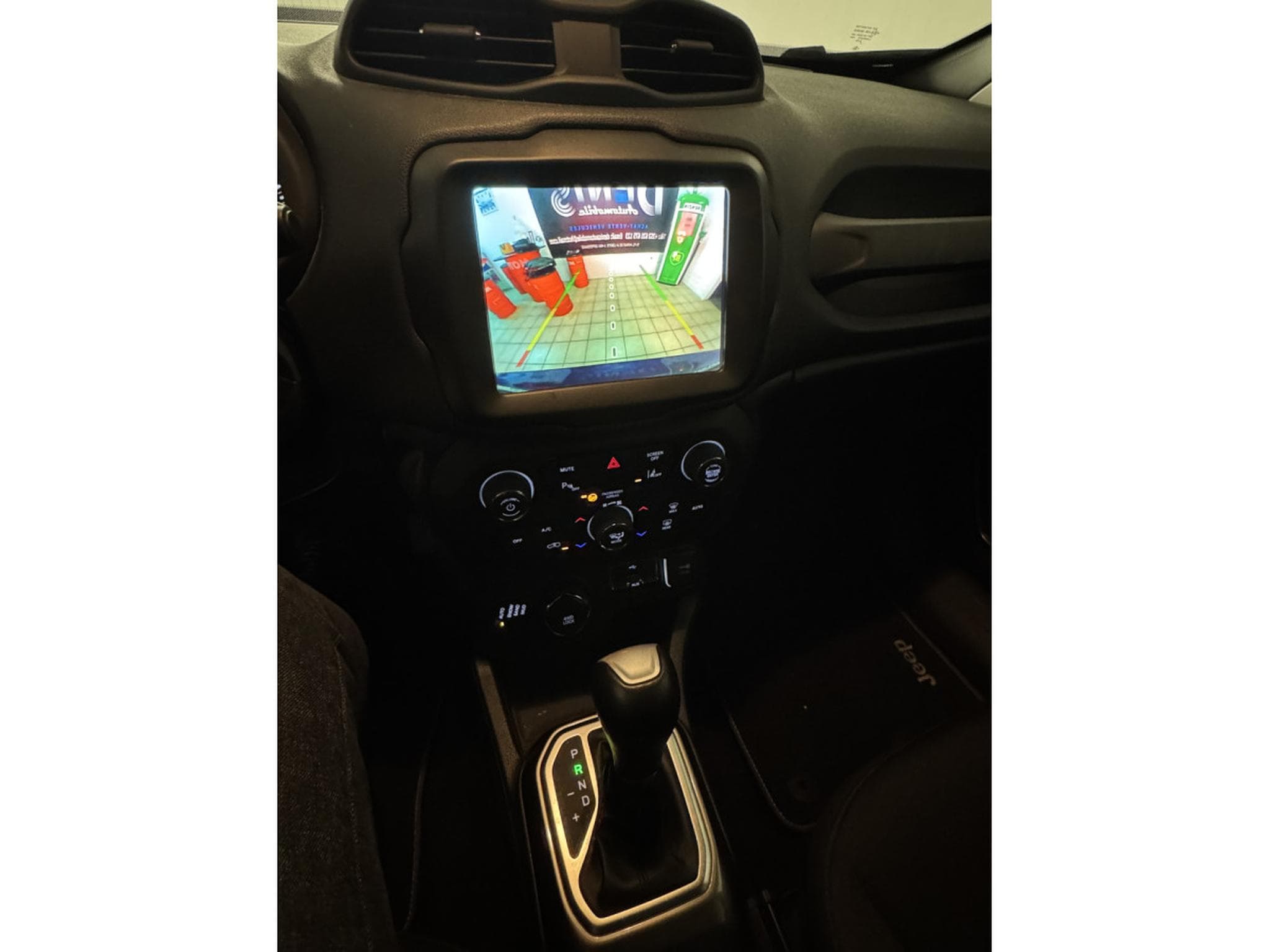 Jeep Renegade 1.3 T-GDI LIMITED 4X4 AUTOMATIQUE 179CH (2019) - Photo 10
