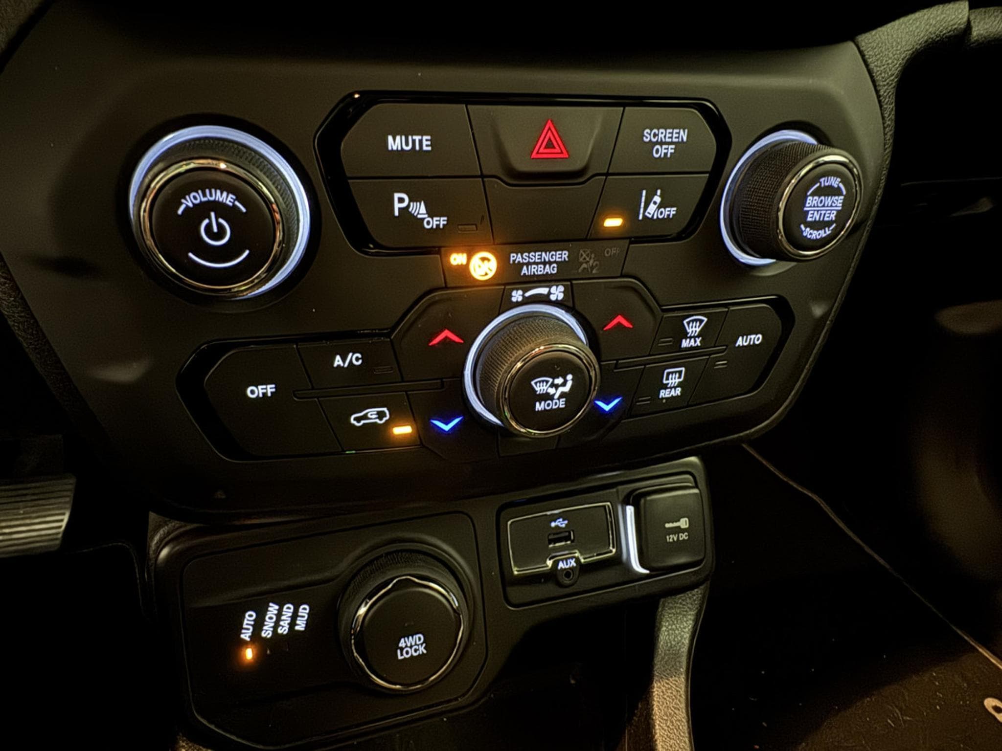 Jeep Renegade 1.3 T-GDI LIMITED 4X4 AUTOMATIQUE 179CH (2019) - Photo 12
