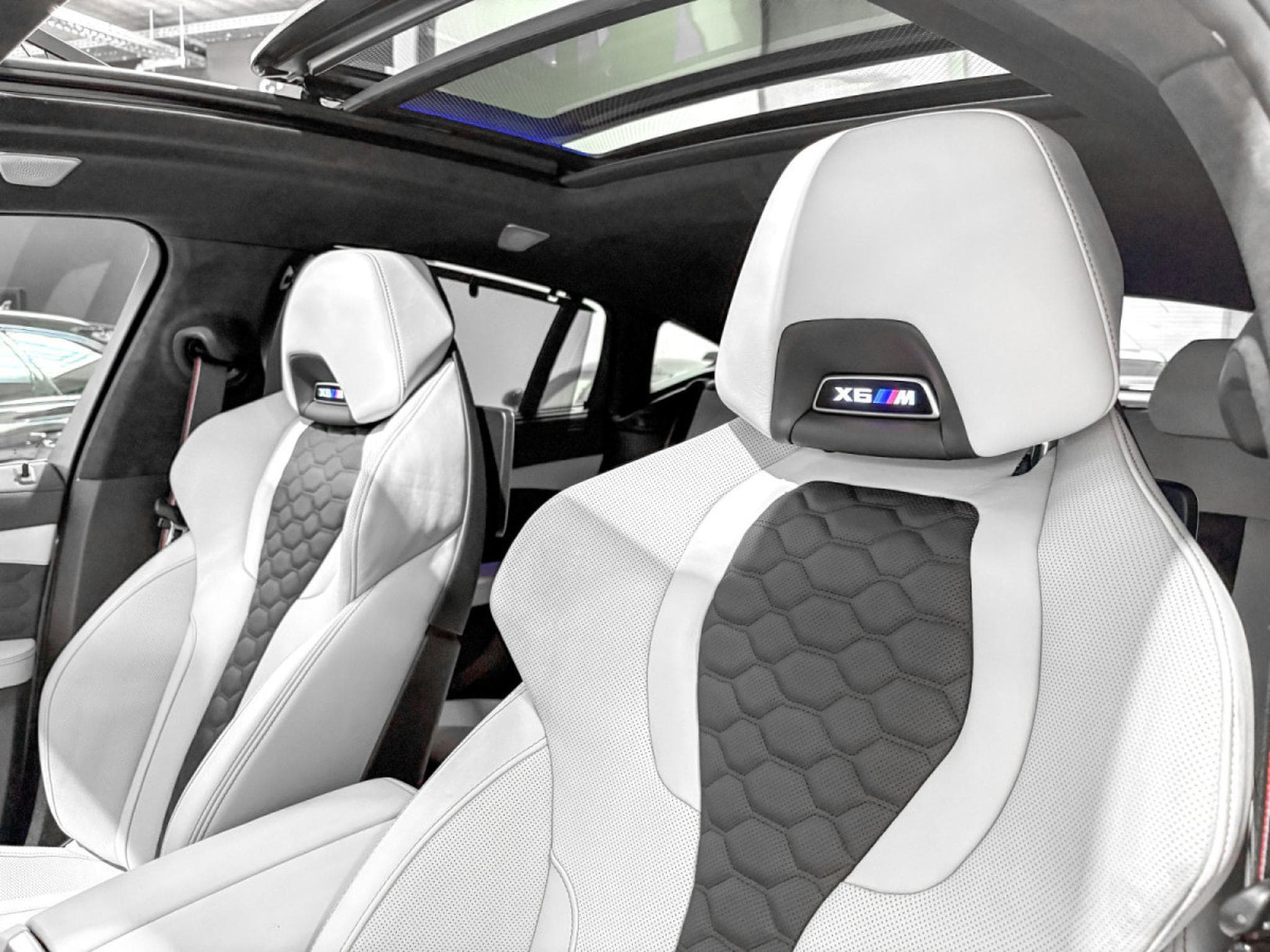 BMW X6M Competition,/Pano/HUD//Soft/CARBONE/360° ACC+ AHK/ Laser Sit (2022) - Photo 13
