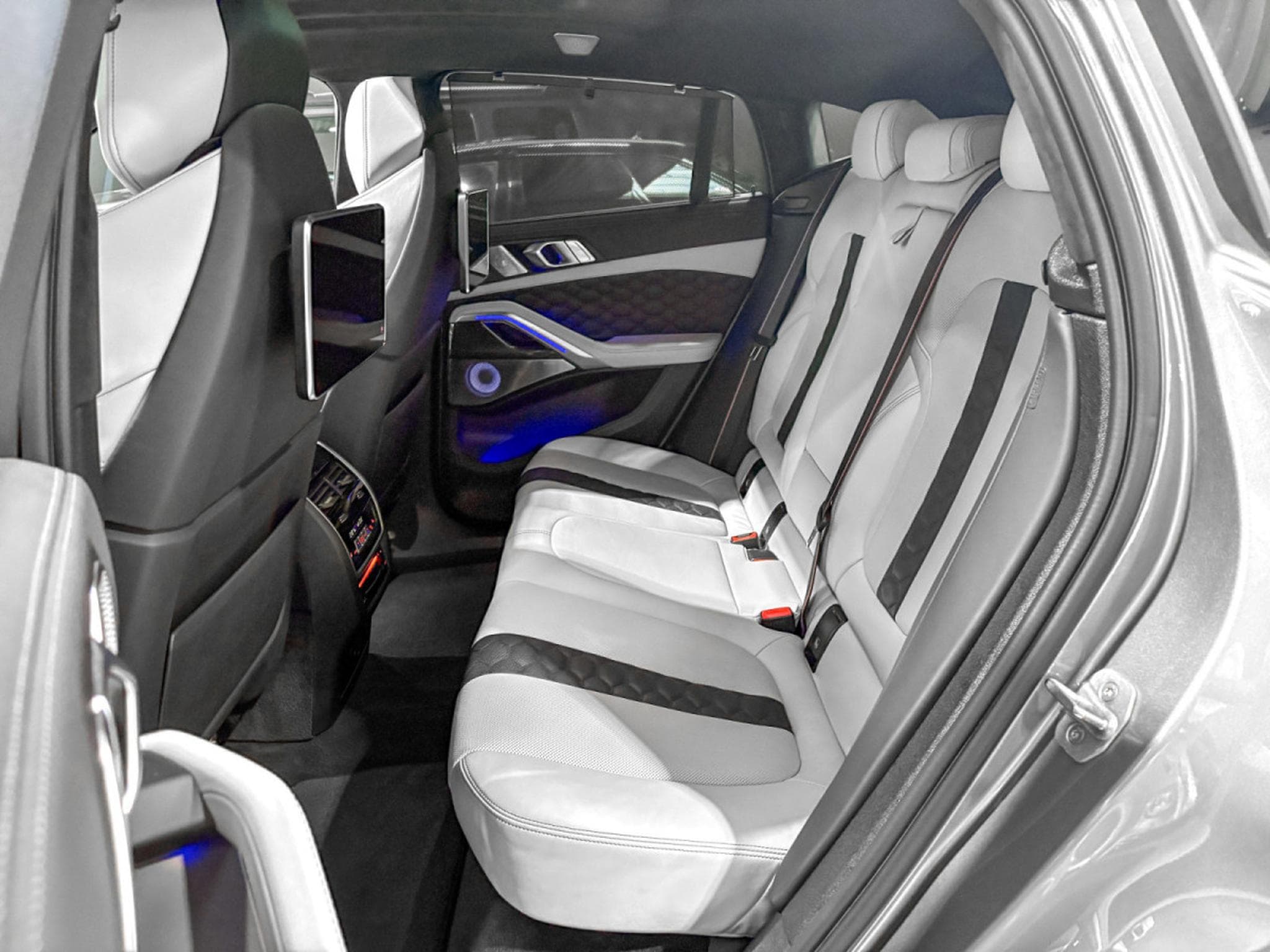 BMW X6M Competition,/Pano/HUD//Soft/CARBONE/360° ACC+ AHK/ Laser Sit (2022) - Photo 14