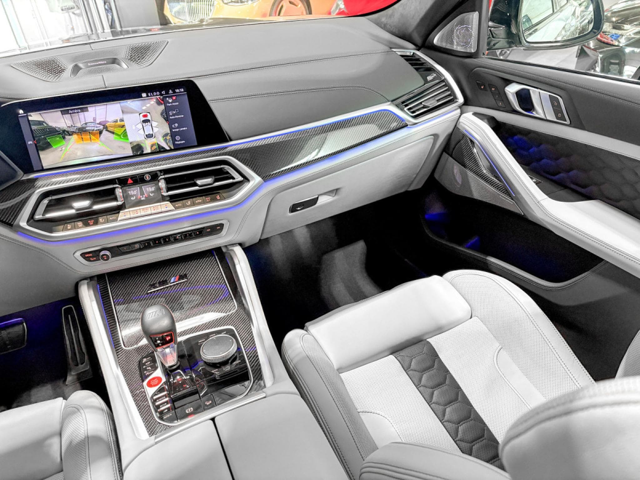 BMW X6M Competition,/Pano/HUD//Soft/CARBONE/360° ACC+ AHK/ Laser Sit (2022) - Photo 18