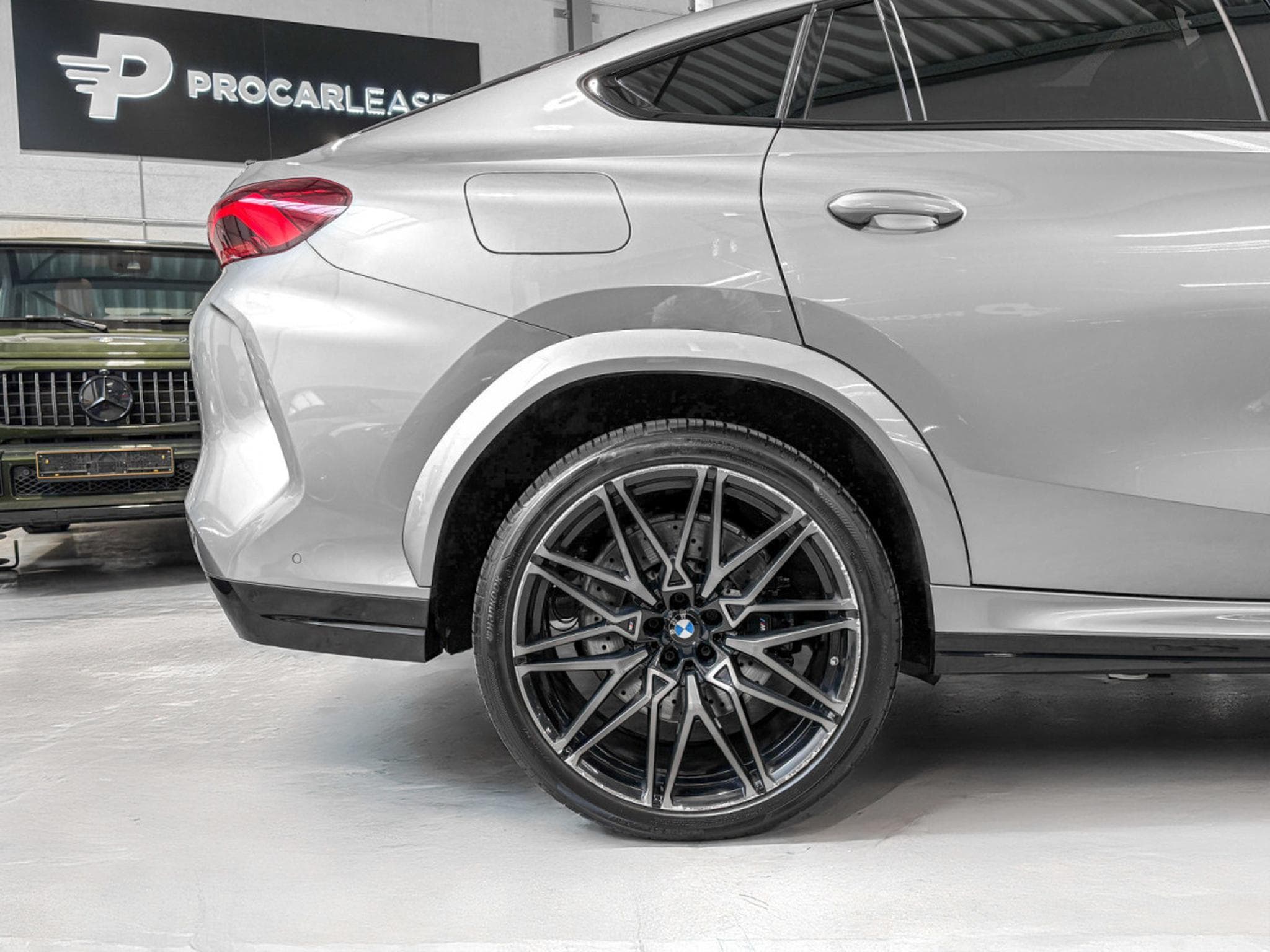 BMW X6M Competition,/Pano/HUD//Soft/CARBONE/360° ACC+ AHK/ Laser Sit (2022) - Photo 25