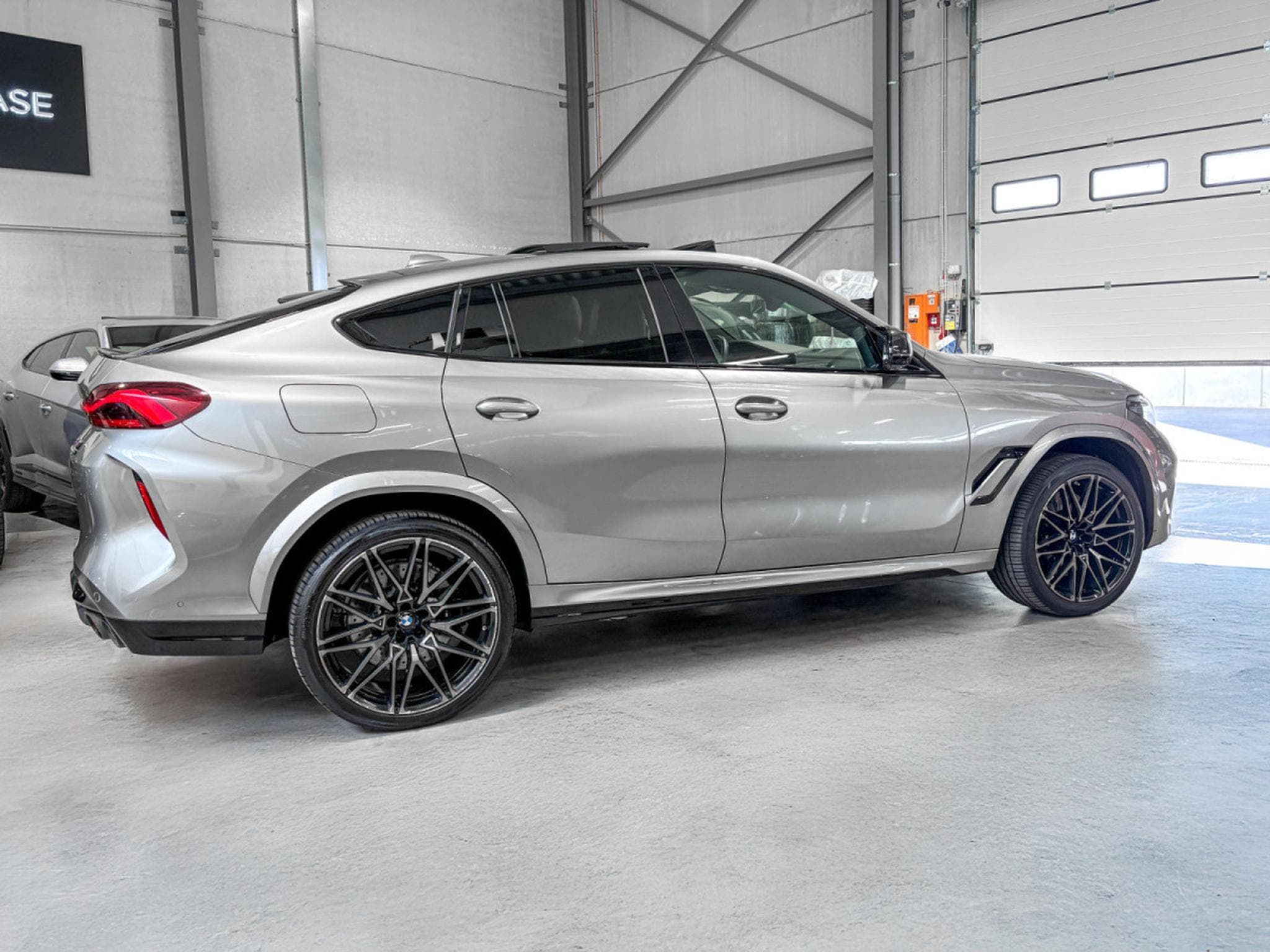 BMW X6M Competition,/Pano/HUD//Soft/CARBONE/360° ACC+ AHK/ Laser Sit (2022) - Photo 9