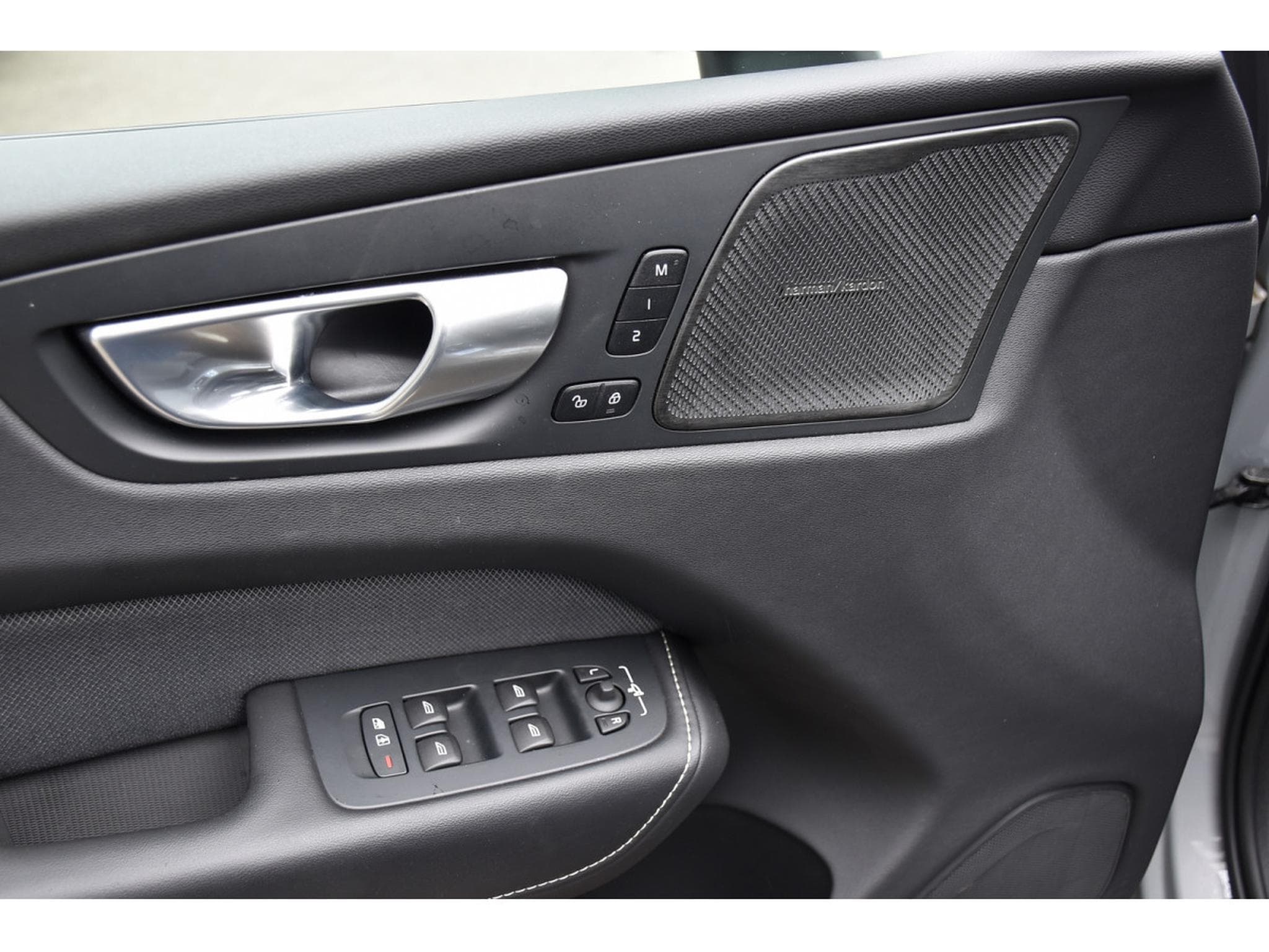 Volvo XC60 2.0 B4 Plus Dark Geartronic TO CUIR MEMO HARMAN PILOT 1°MAIN (2024) - Photo 20