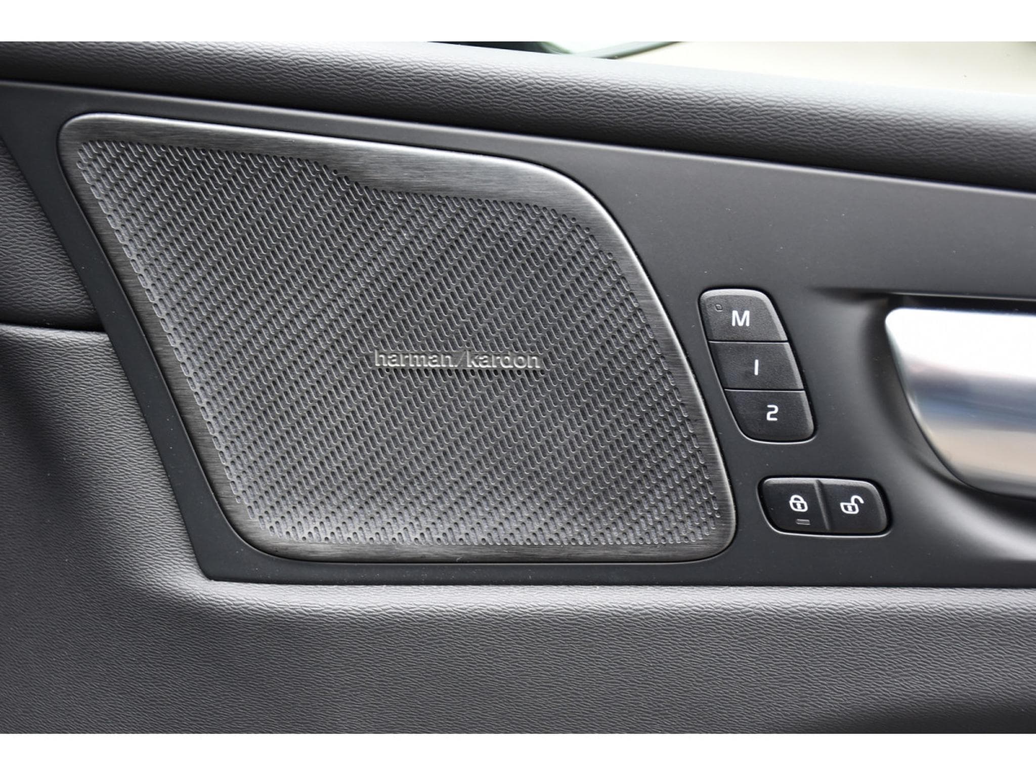 Volvo XC60 2.0 B4 Plus Dark Geartronic TO CUIR MEMO HARMAN PILOT 1°MAIN (2024) - Photo 21