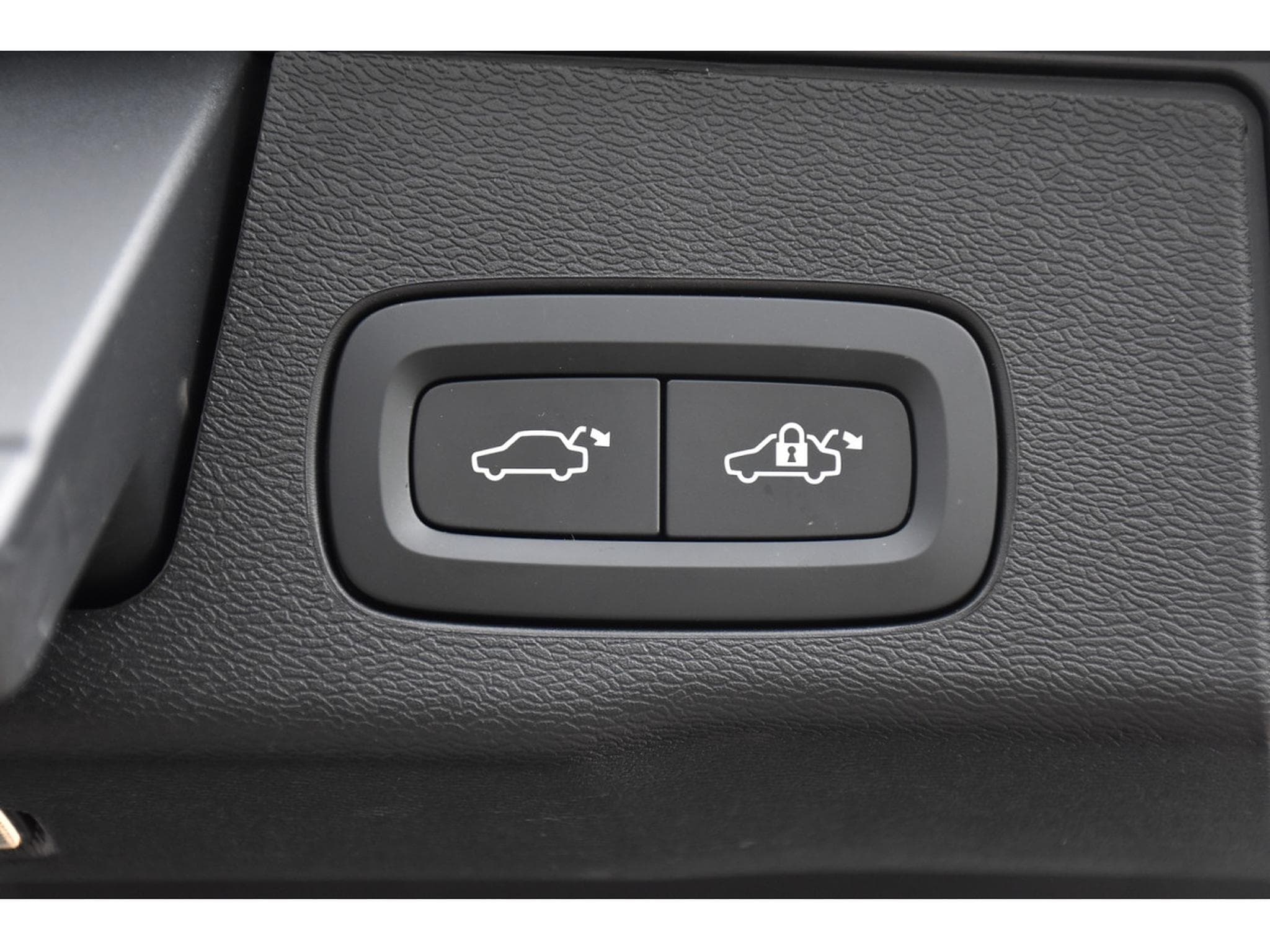 Volvo XC60 2.0 B4 Plus Dark Geartronic TO CUIR MEMO HARMAN PILOT 1°MAIN (2024) - Photo 23