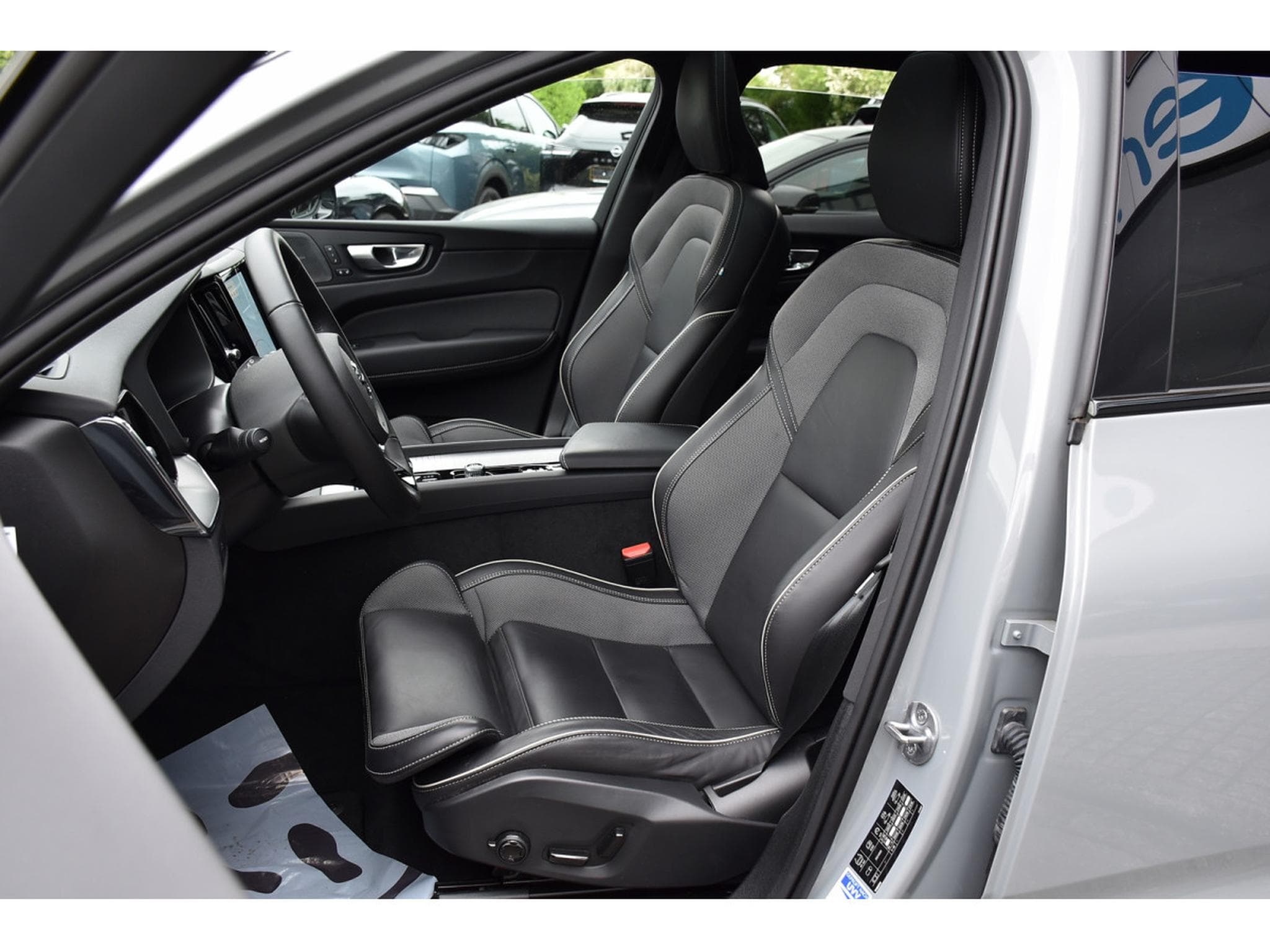 Volvo XC60 2.0 B4 Plus Dark Geartronic TO CUIR MEMO HARMAN PILOT 1°MAIN (2024) - Photo 6