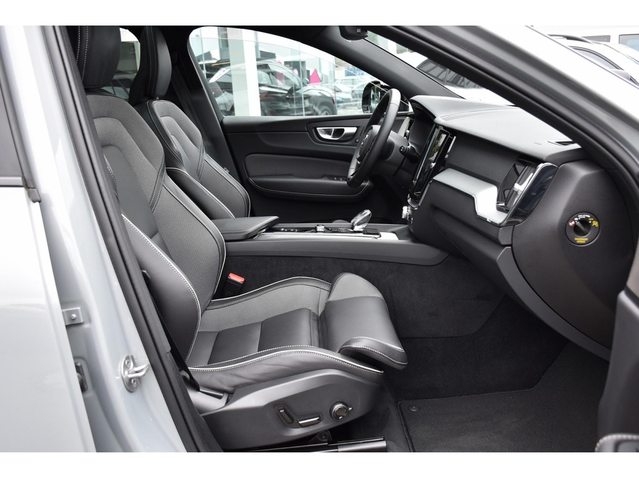 Volvo XC60 2.0 B4 Plus Dark Geartronic TO CUIR MEMO HARMAN PILOT 1°MAIN (2024) - Photo 7