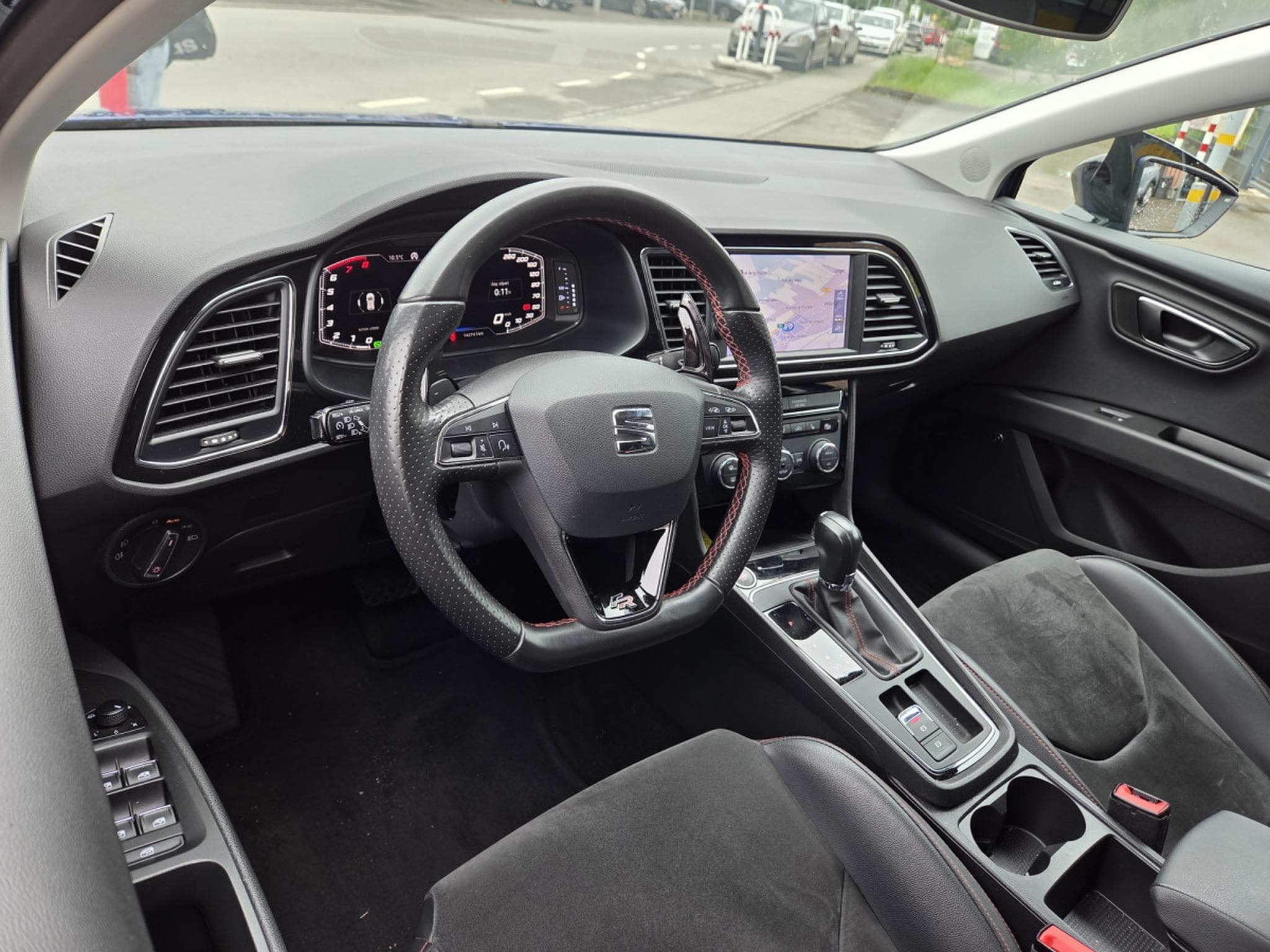 Seat Leon FR TSI DSG7 150CV (2020) - Photo 6