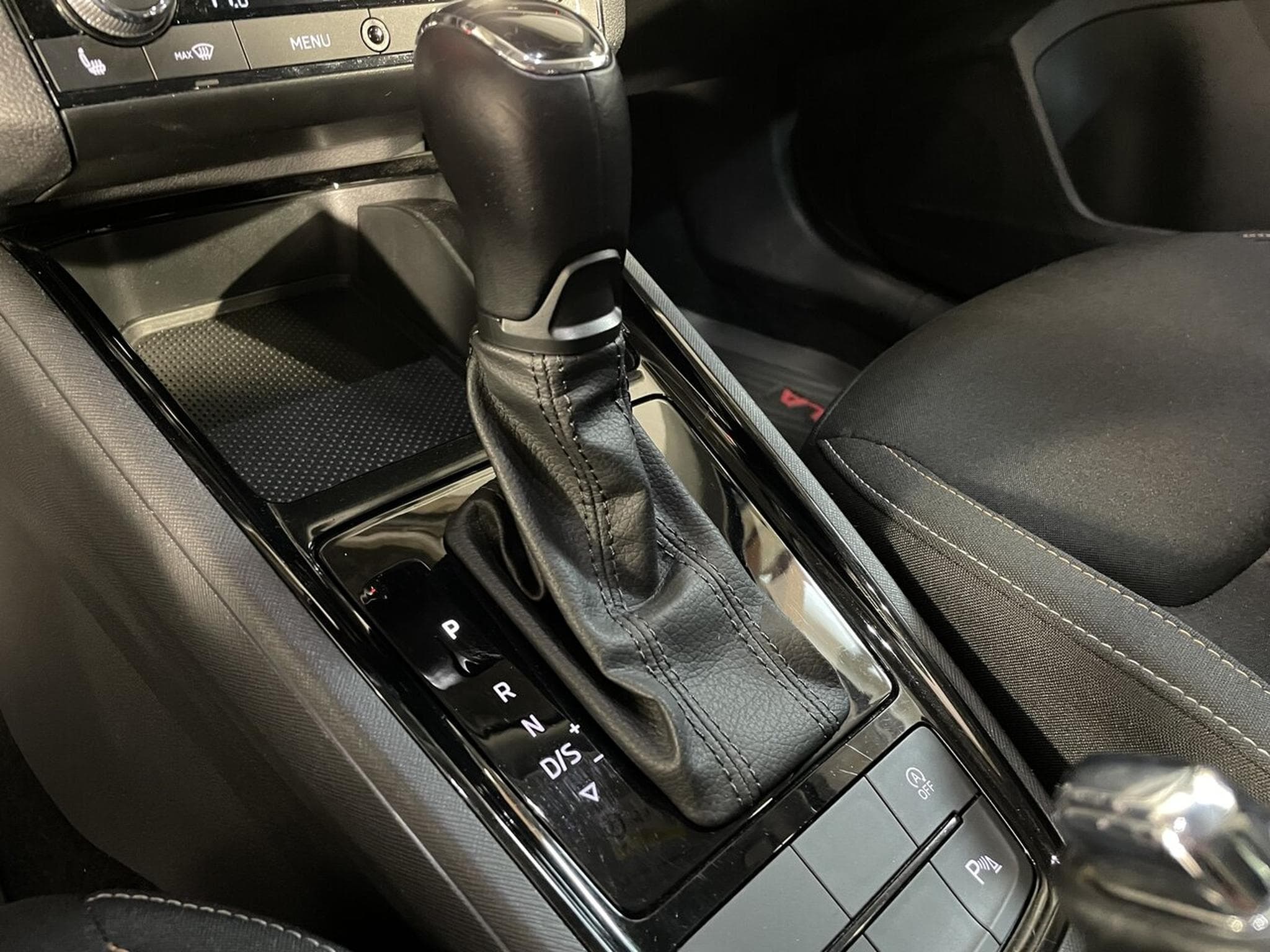 Skoda Scala 1.6 TDI 115 DSG AMBITION CARPLAY (2019) - Photo 6